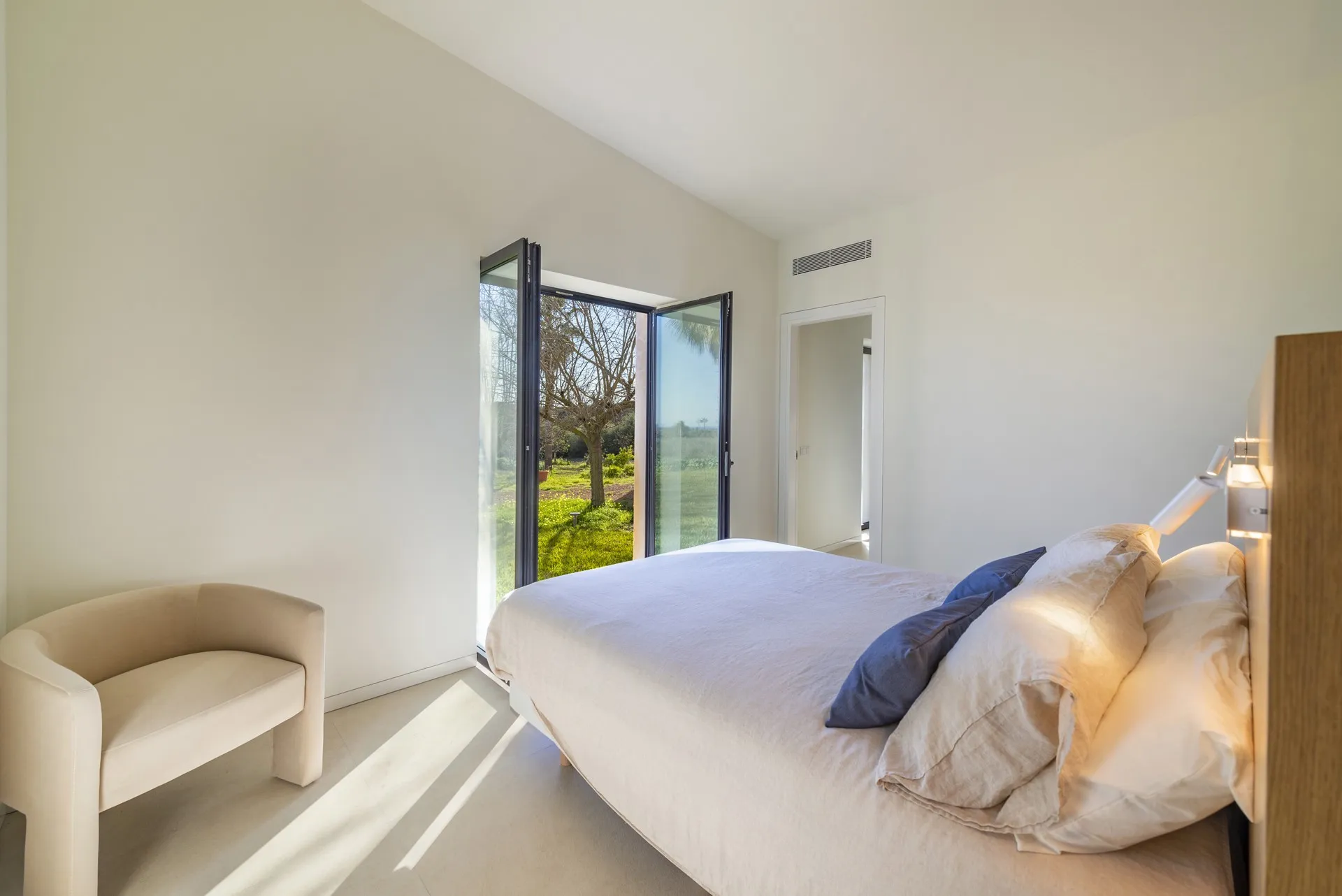 A very cool and very private brand new country house-15