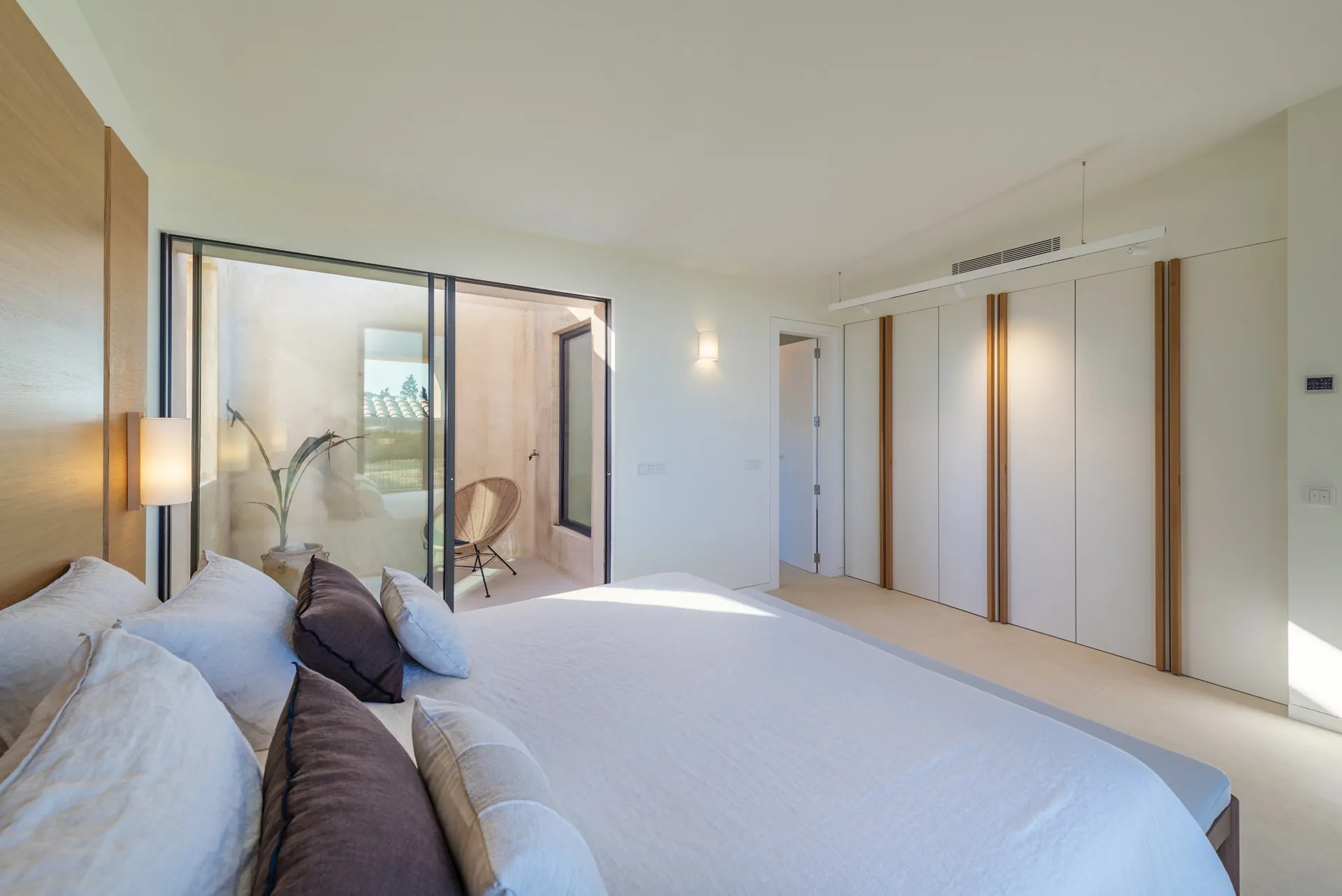 A very cool and very private brand new country house-13