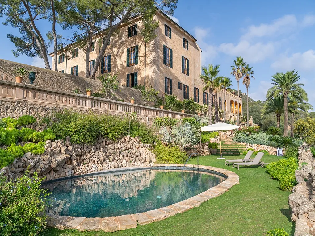 Unique Estate in idyllic surroundings-2