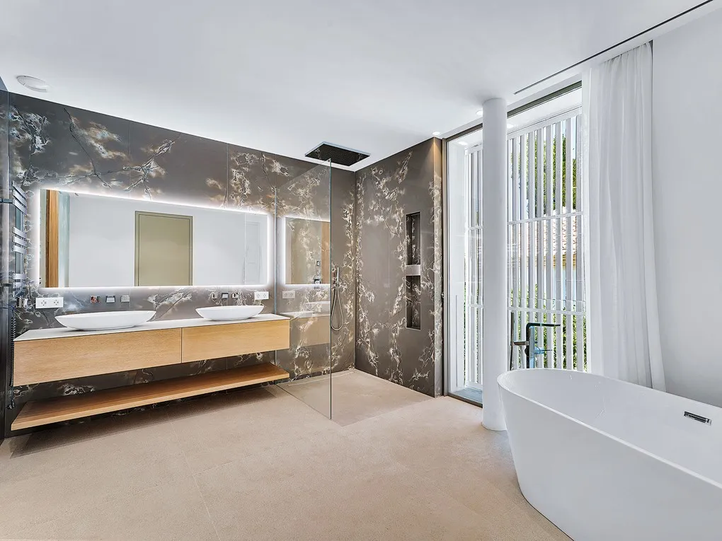 Spektakuläre Villa mit Meerblick in bester Lage-15