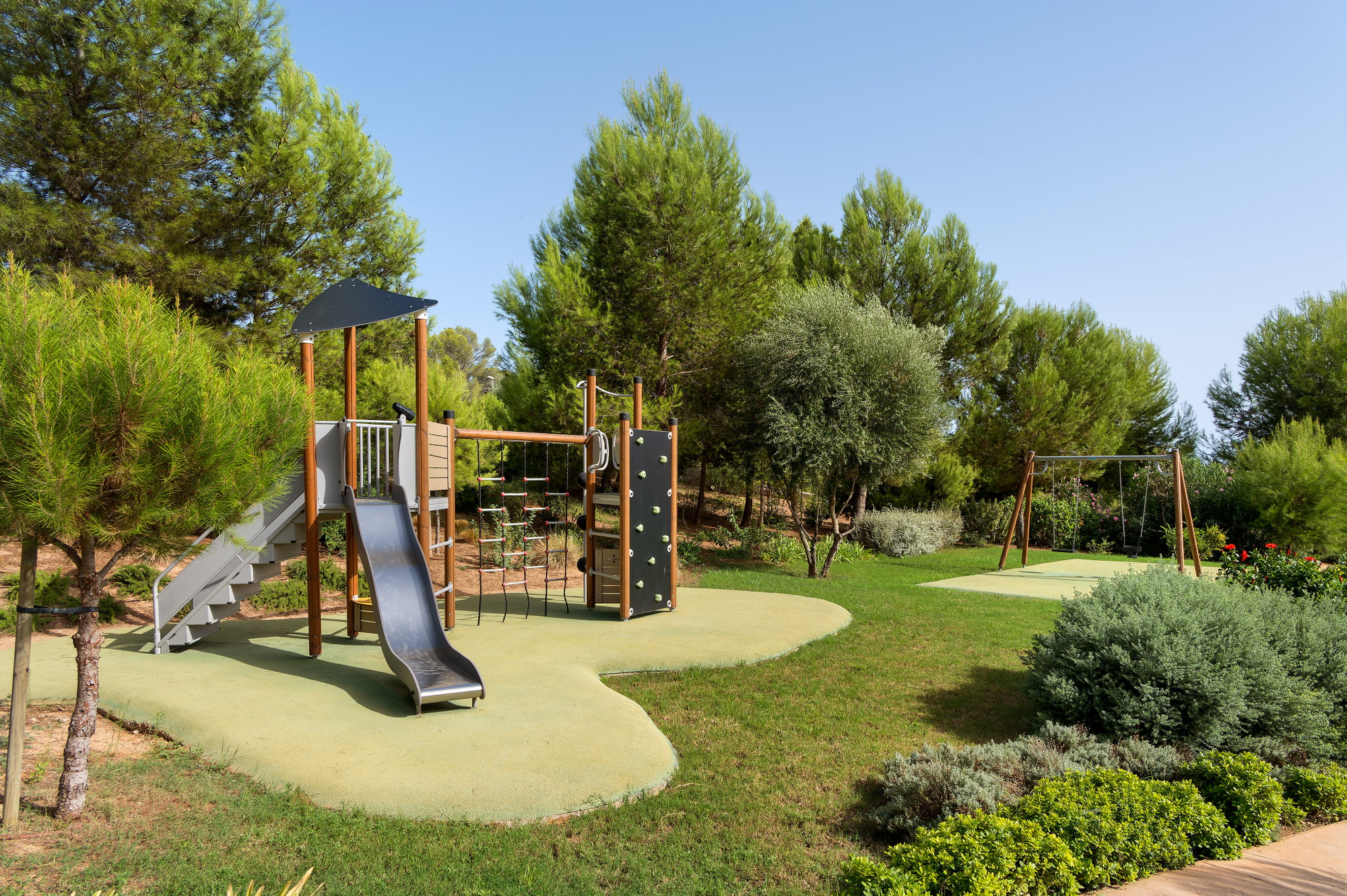 Exclusive family apartment – within walking distance of the beach-11