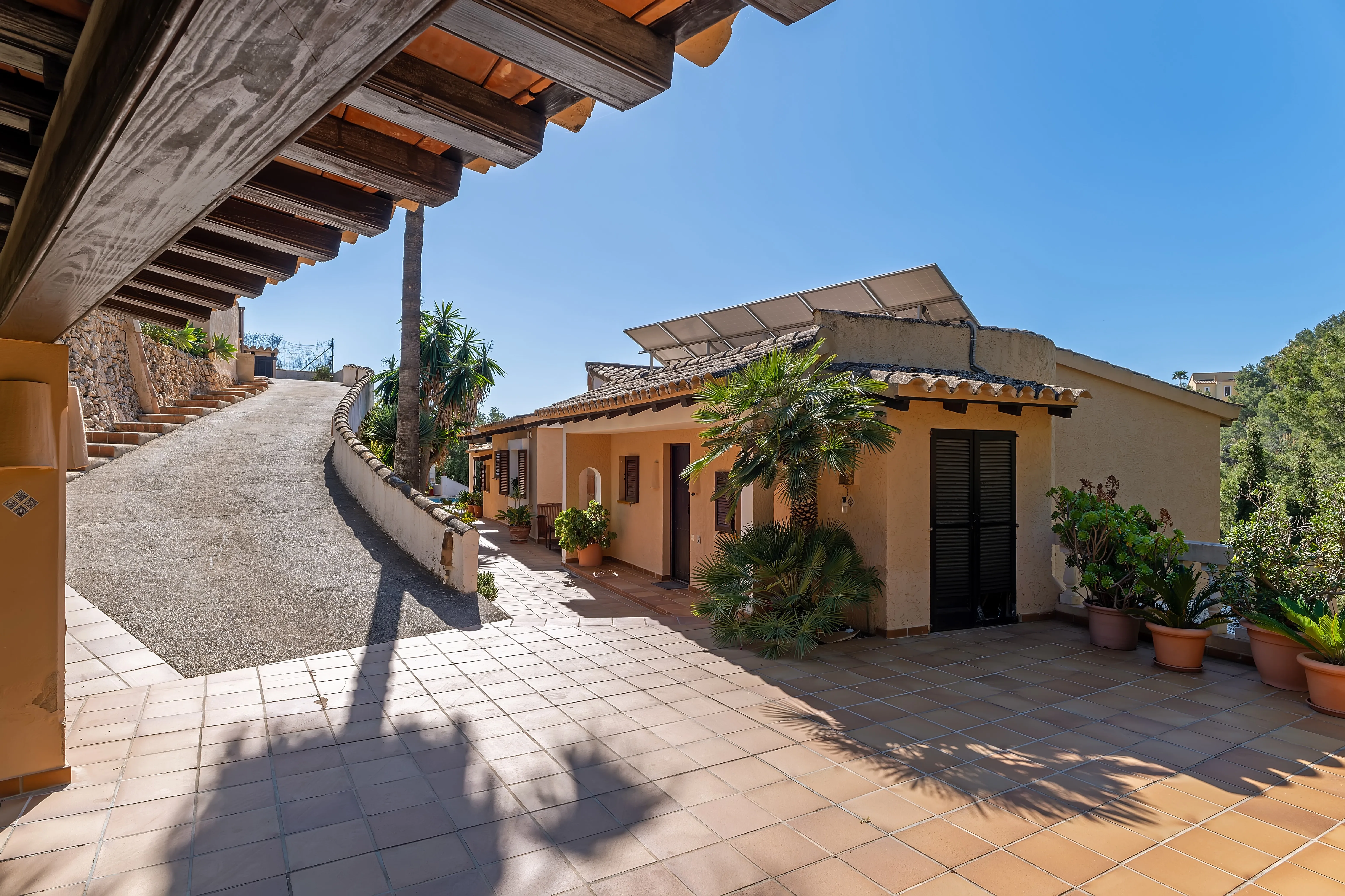 Mediterrane villa met potentieel op een toplocatie in Camp de Mar-3