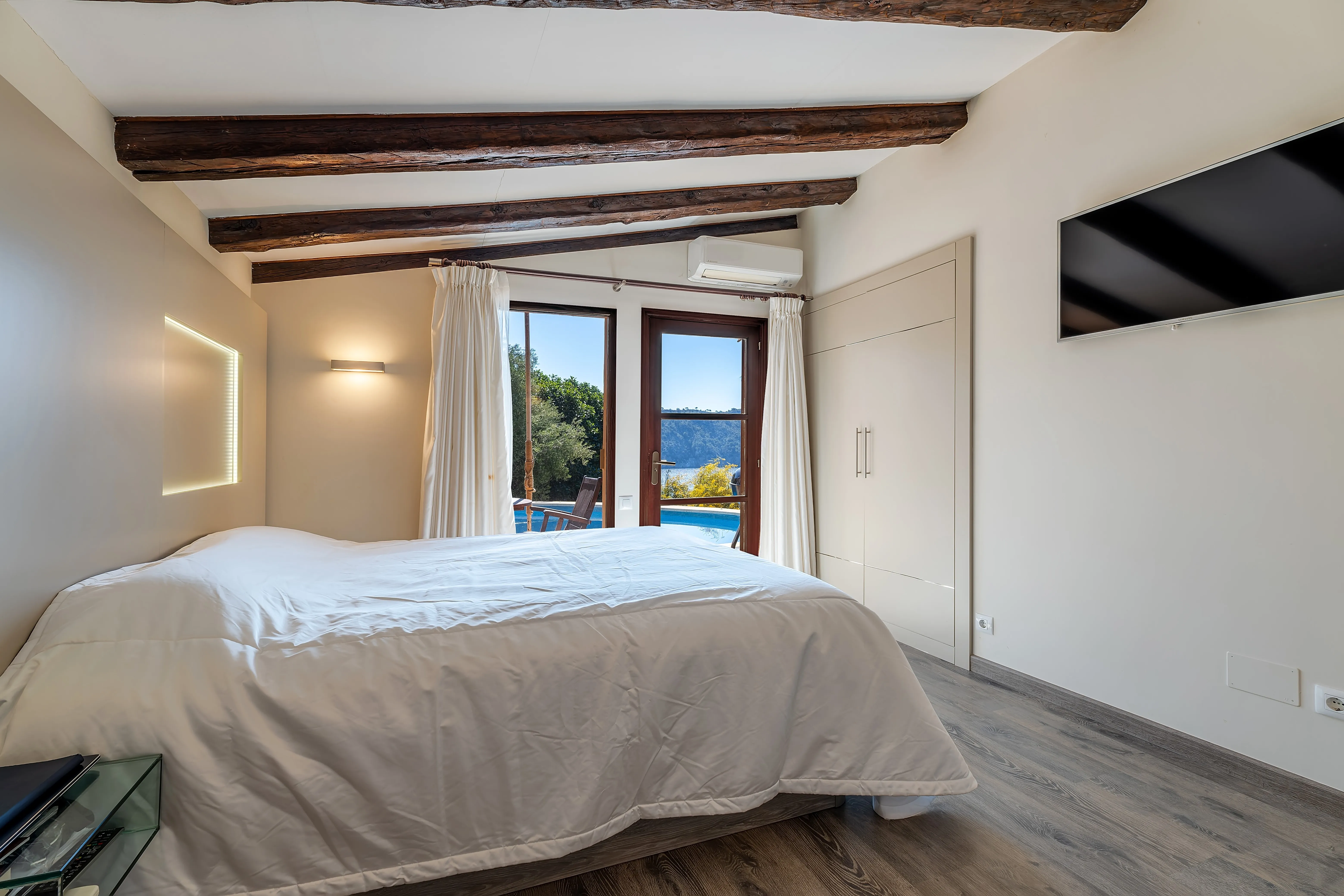 Mediterranean villa with potential in a prime location in Camp de Mar-9