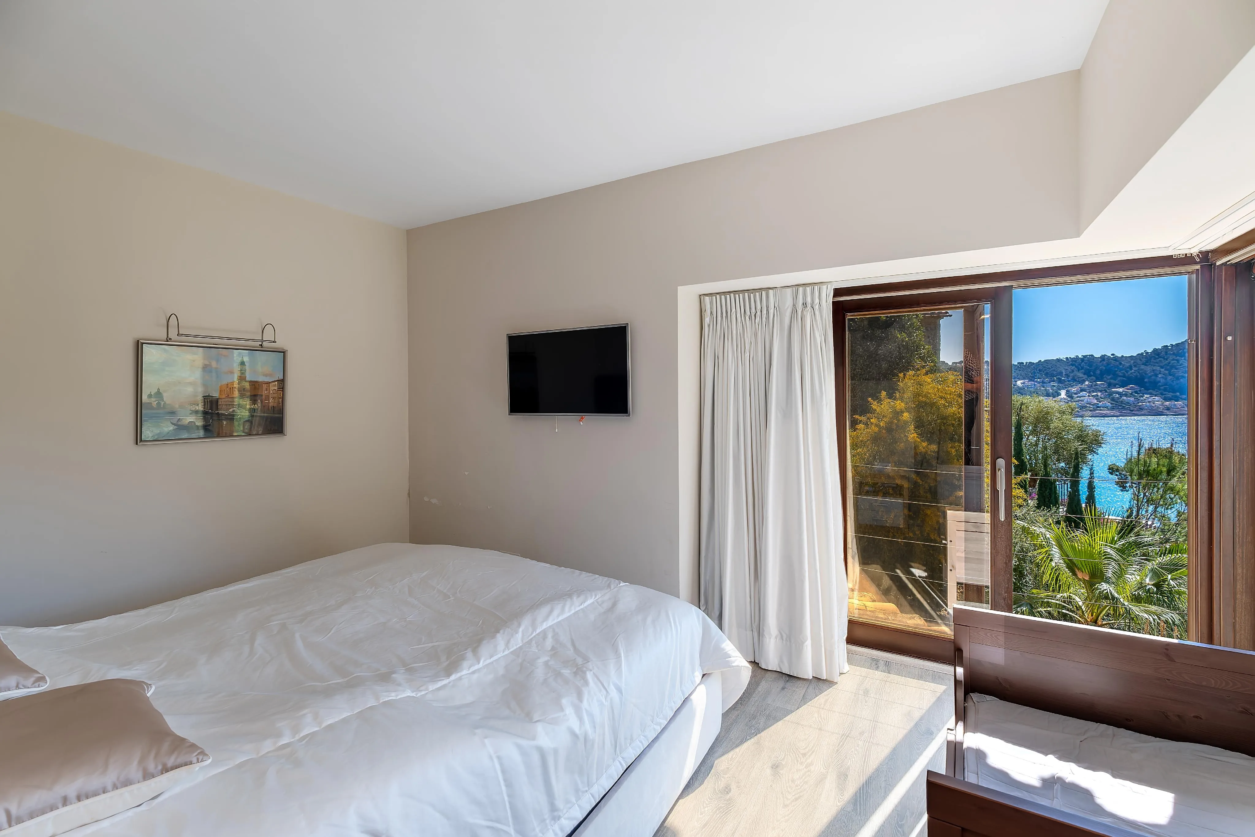 Mediterranean villa with potential in a prime location in Camp de Mar-16