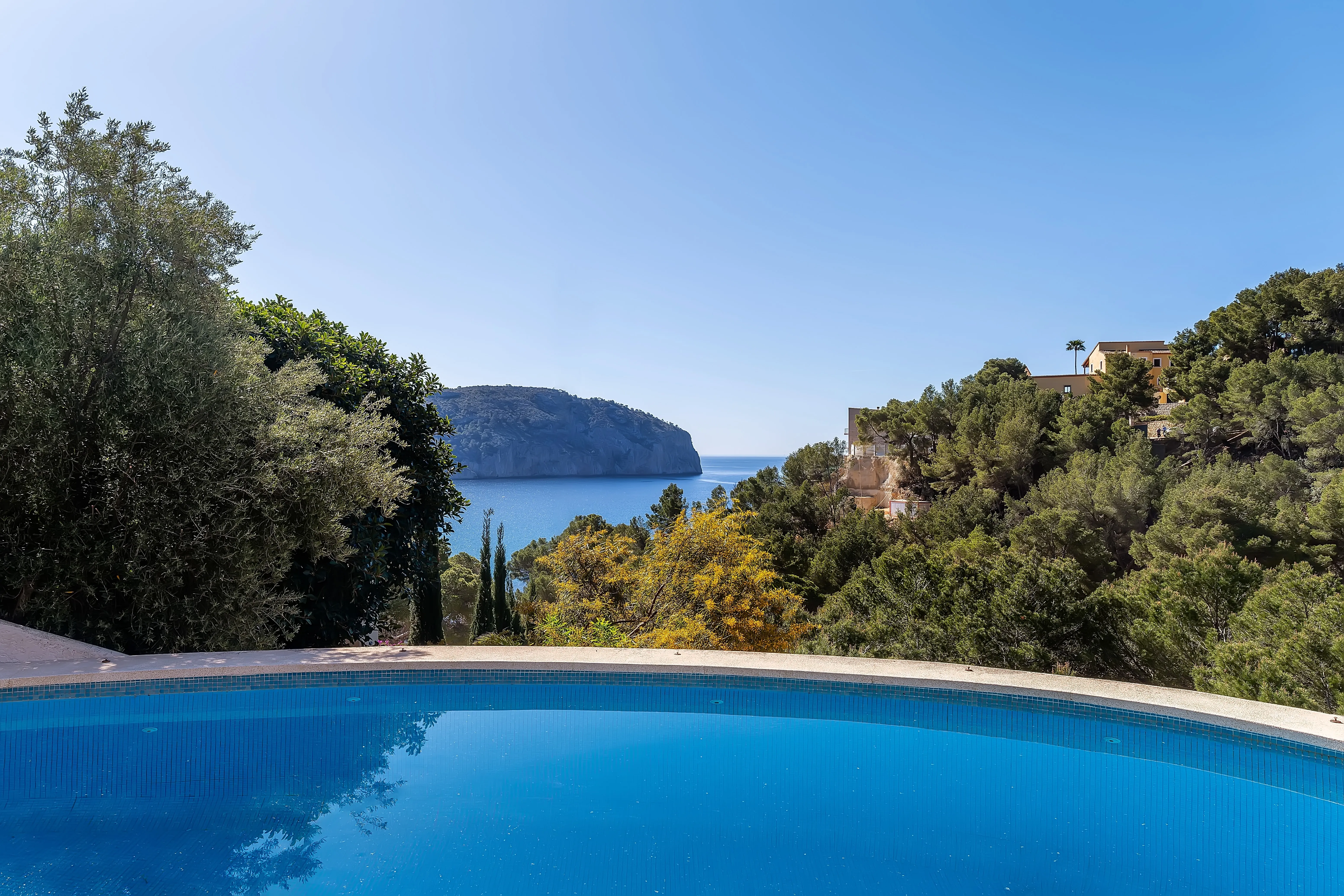 Mediterranean villa with potential in a prime location in Camp de Mar-1