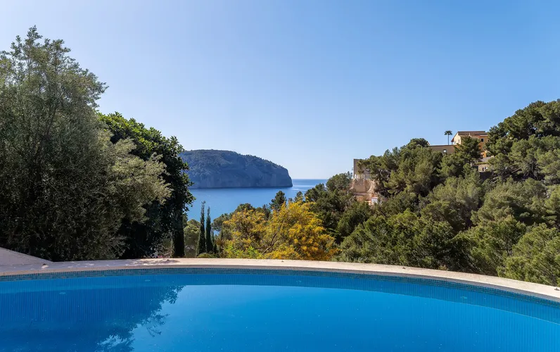 Villa mediterránea con potencial en la mejor ubicación de Camp de Mar