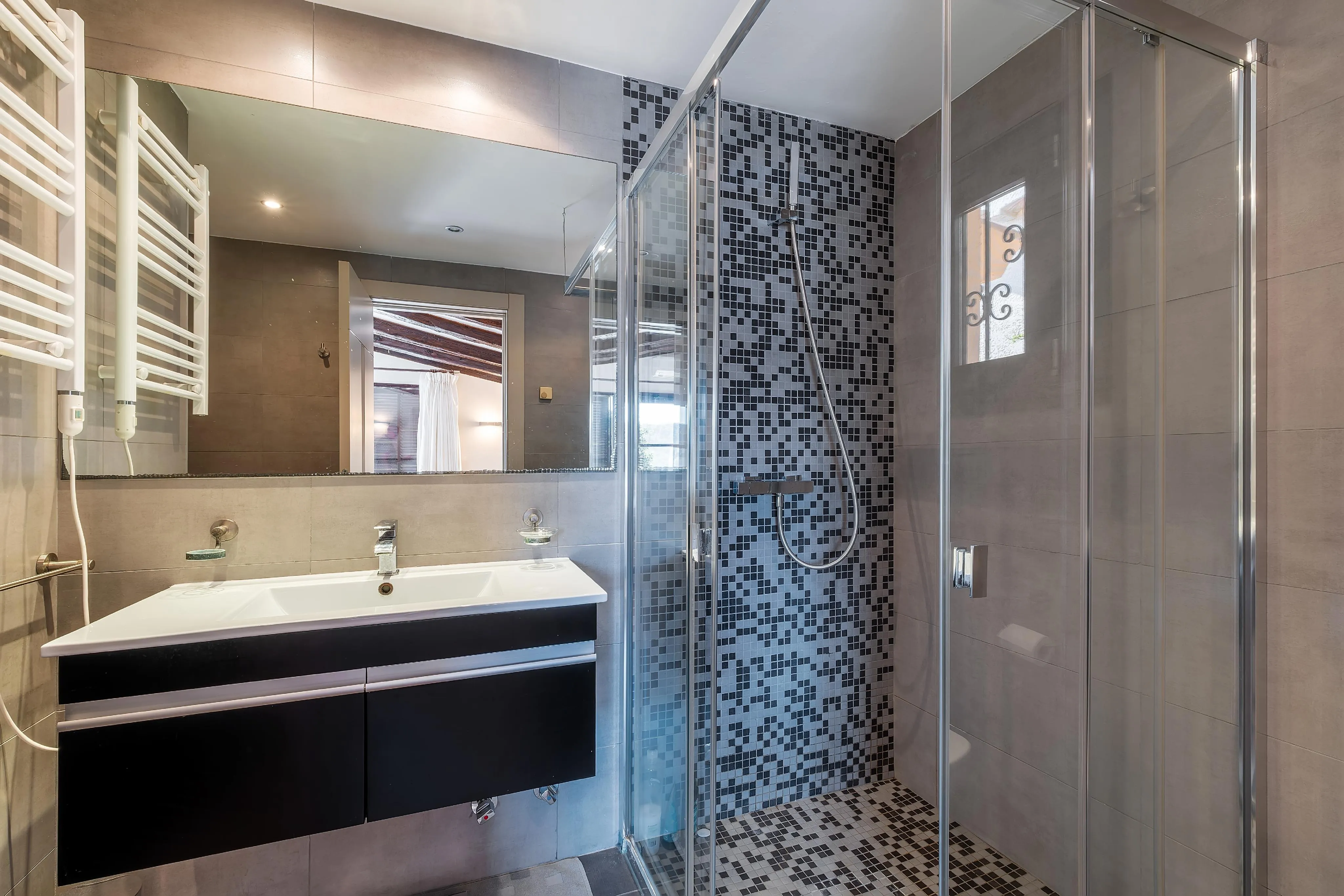 Mediterranean villa with potential in a prime location in Camp de Mar-15