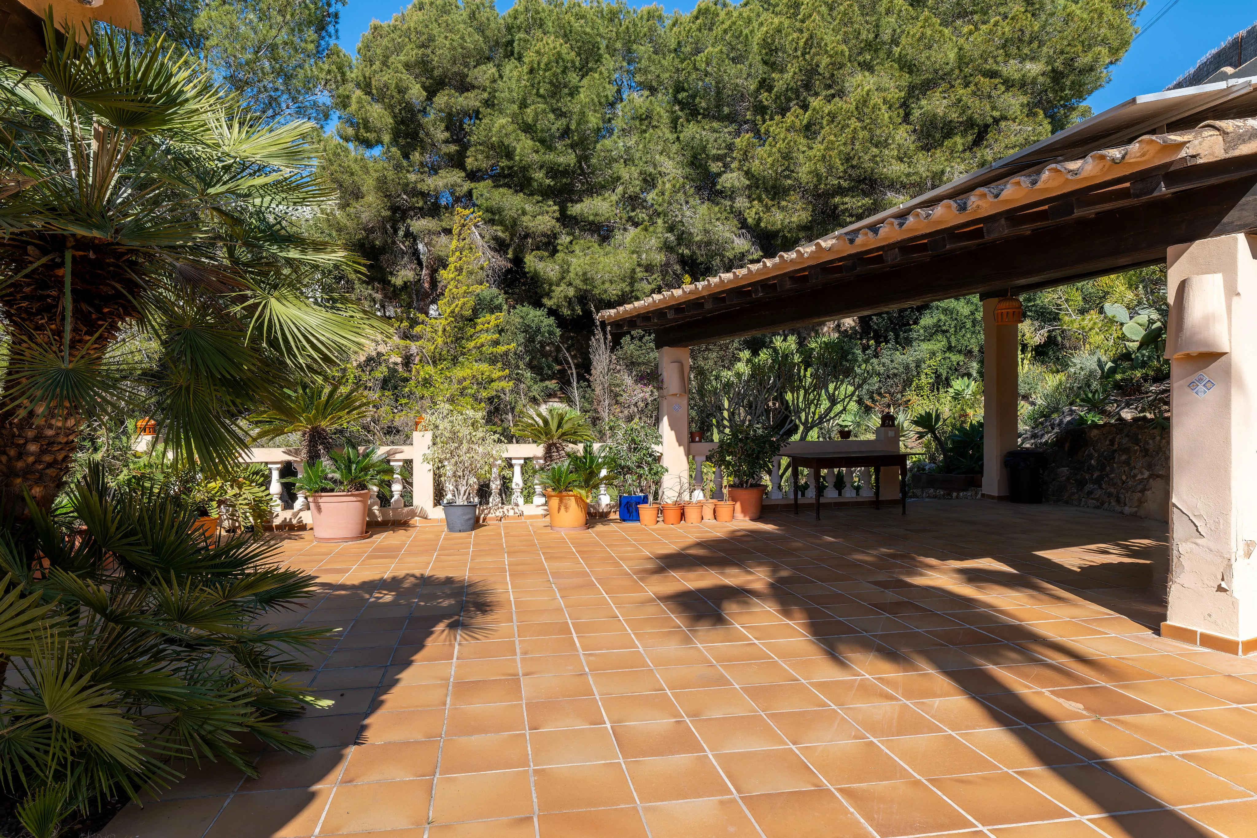 Middelhavsvilla med potentiale på en førsteklasses beliggenhed i Camp de Mar-23