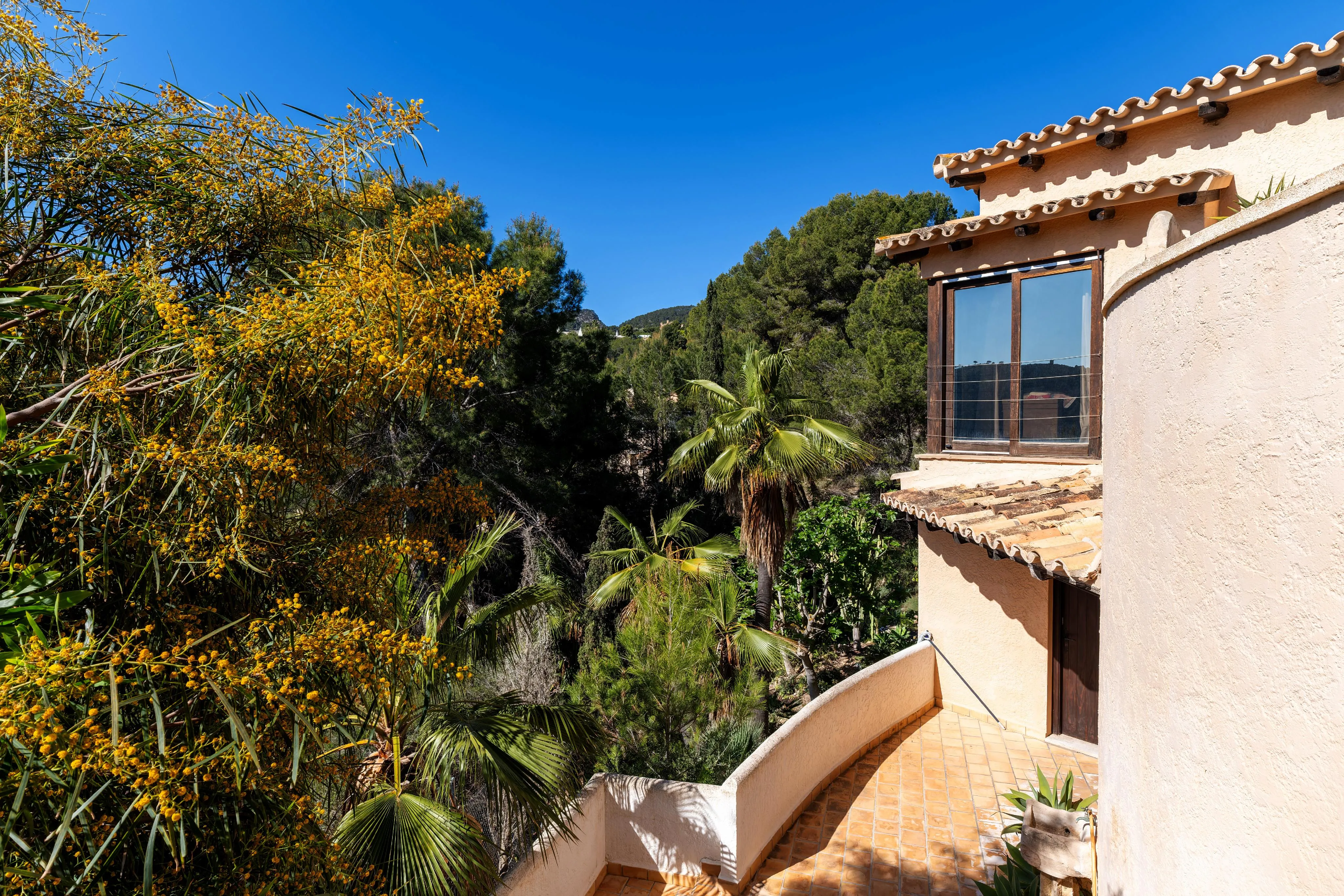 Mediterranean villa with potential in a prime location in Camp de Mar-12