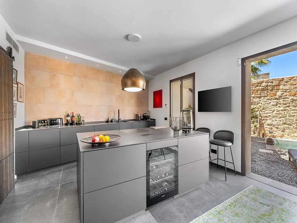 Stylowa kamienica z basenem-5