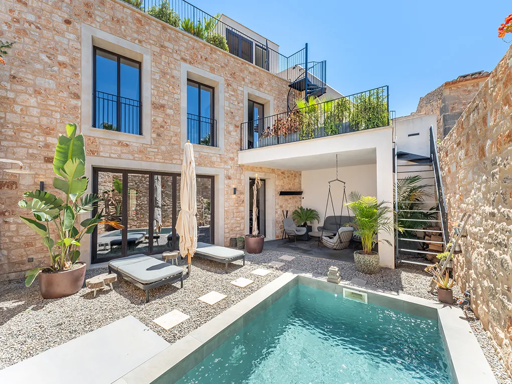 Stylowa kamienica z basenem-12