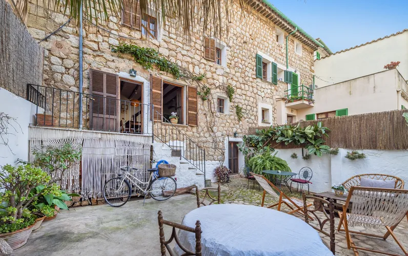 Urocza kamienica z ogrodem w samym sercu Sóller