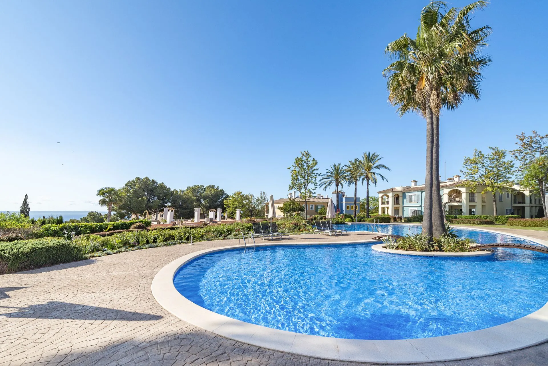 Preciosa planta baja con espacioso jardín-20