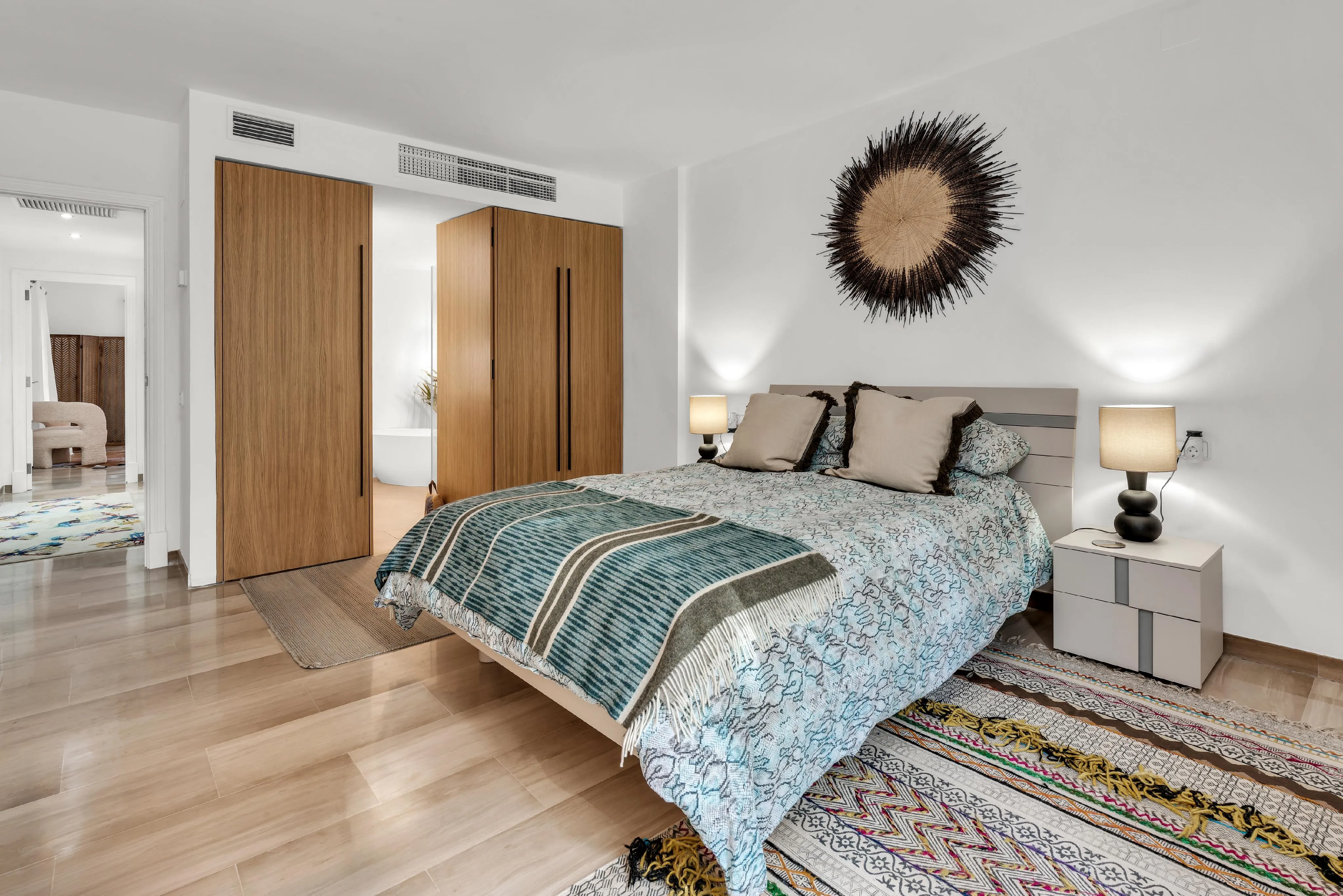 Preciosa planta baja con espacioso jardín-12