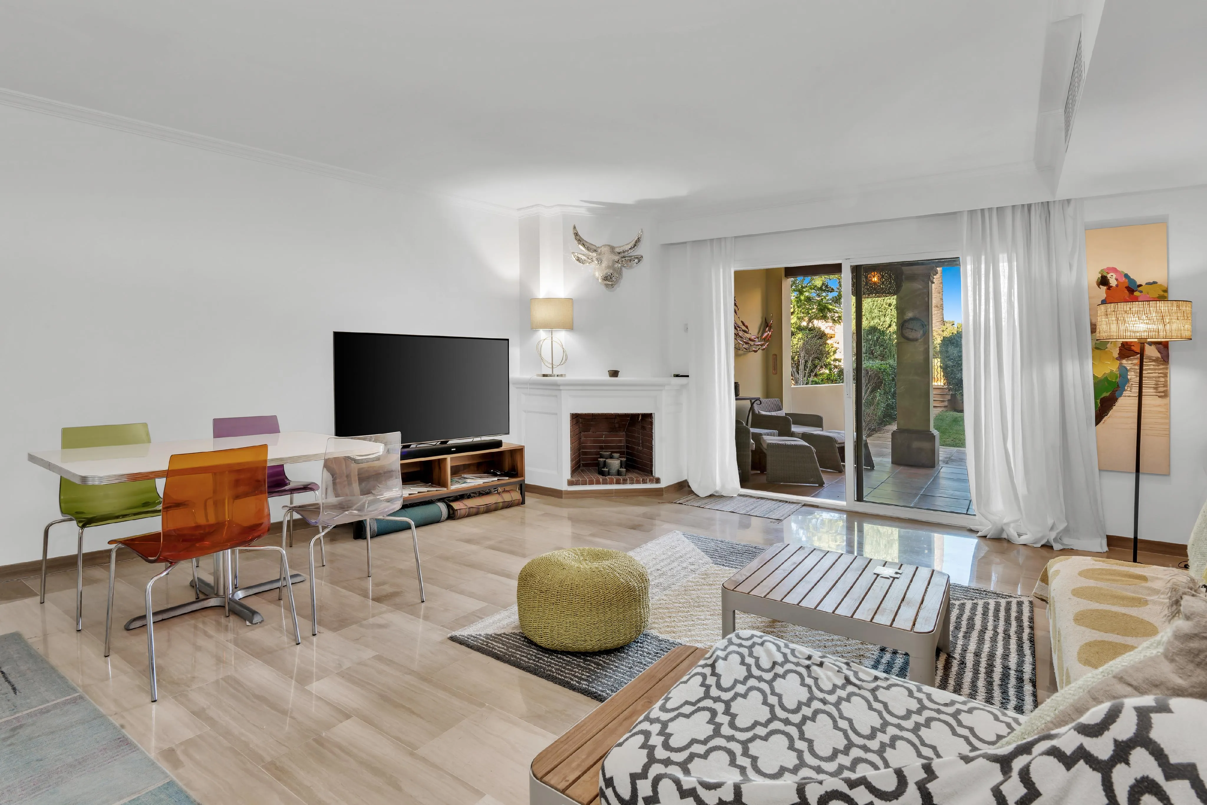 Preciosa planta baja con espacioso jardín-6