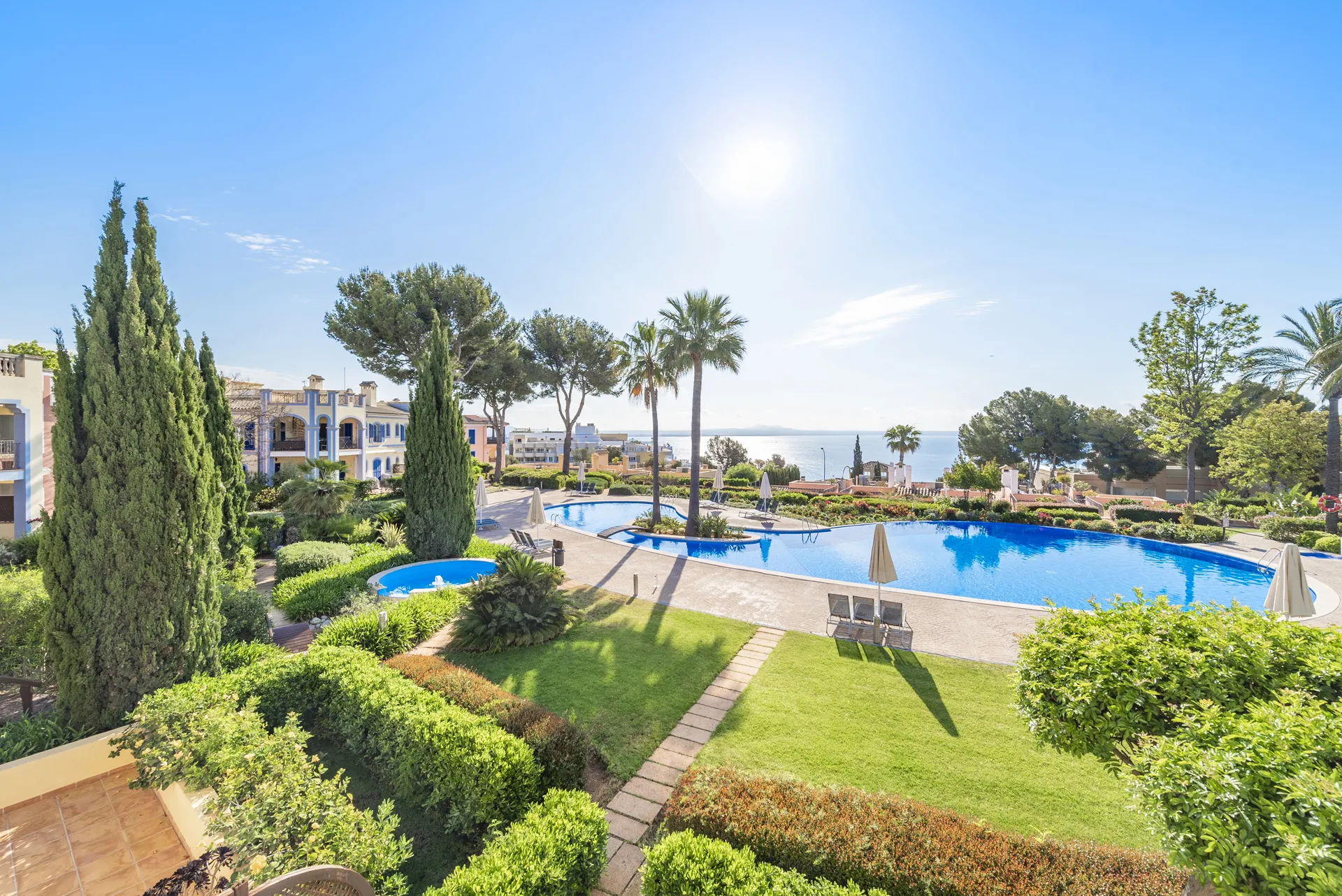 Preciosa planta baja con espacioso jardín-18