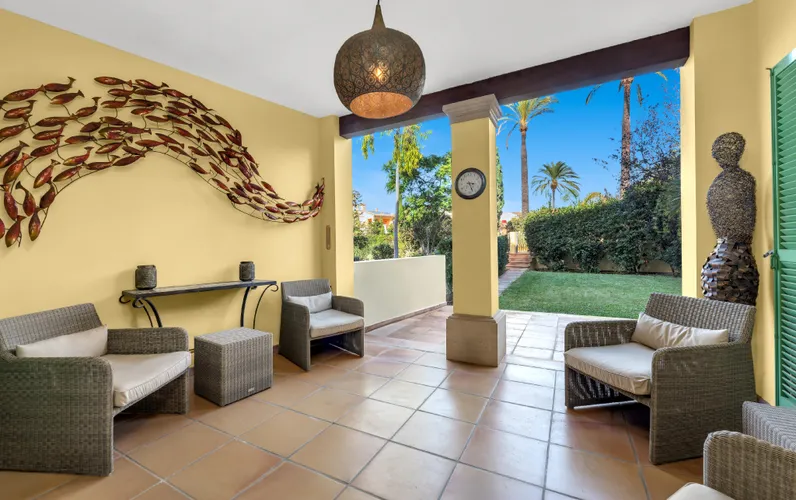 Beautiful and spacious garden apartment in sought after community in Bendinat