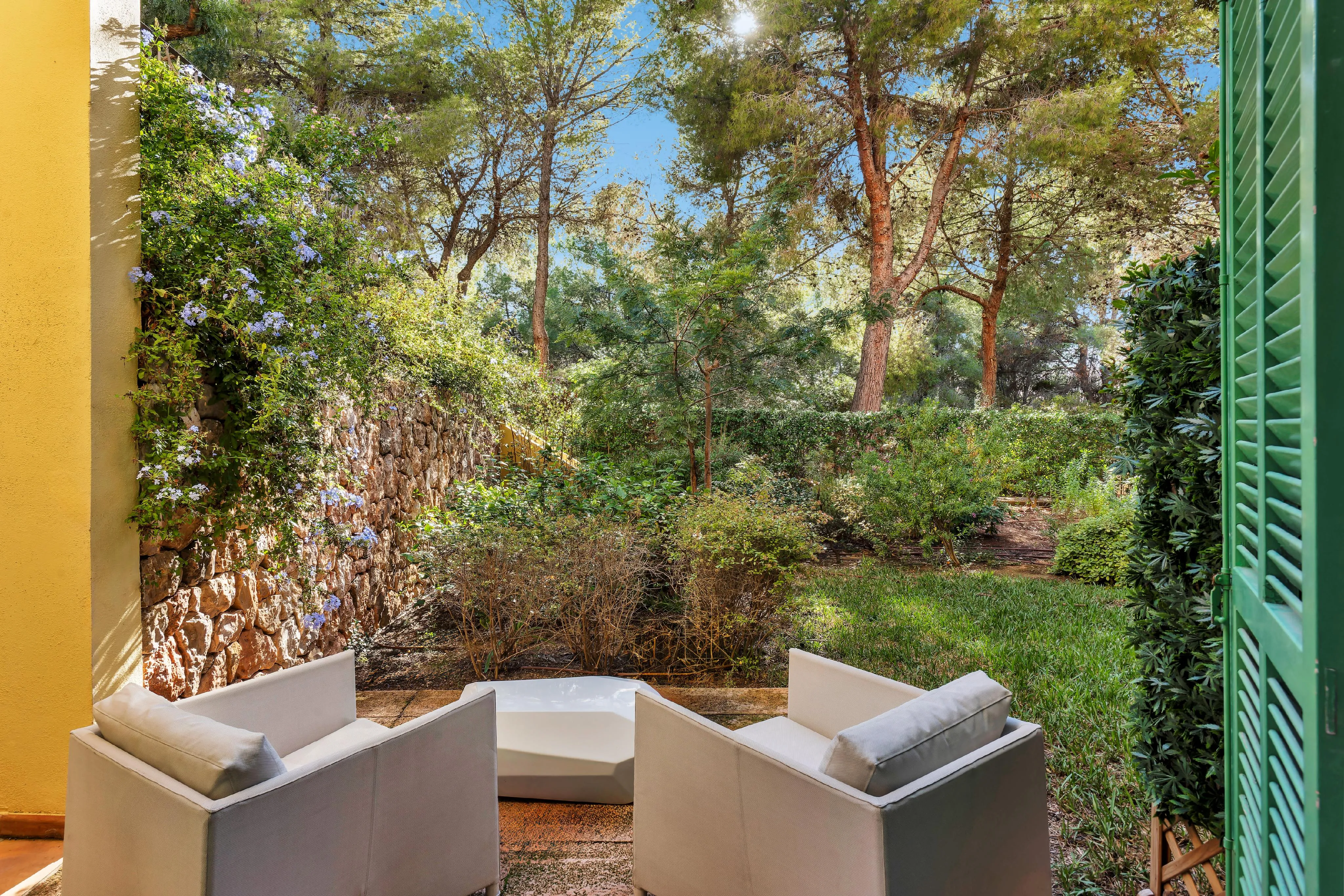 Preciosa planta baja con espacioso jardín-16