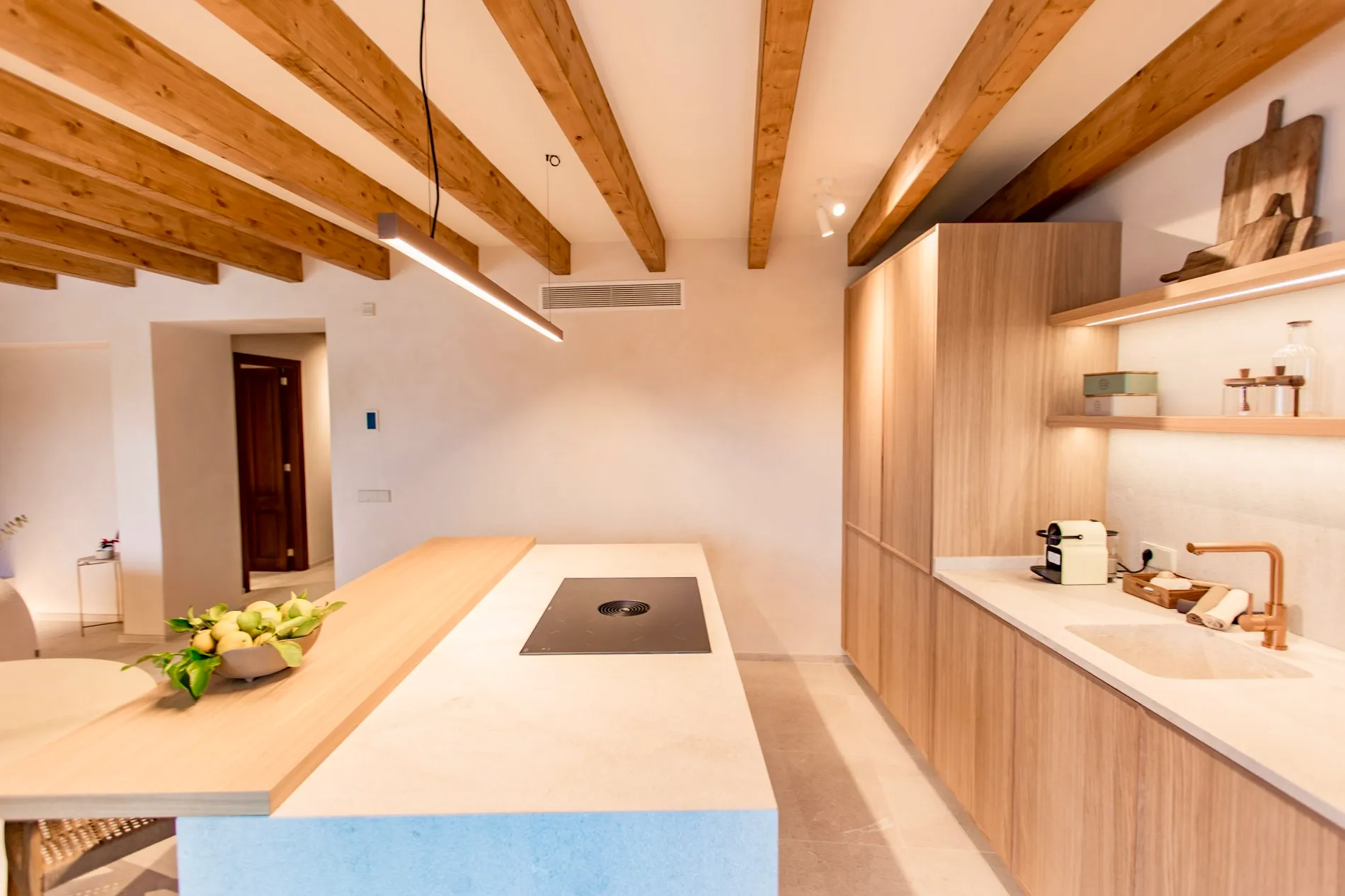 Ready-to-move-in designer townhouse with pool and panoramic views-9