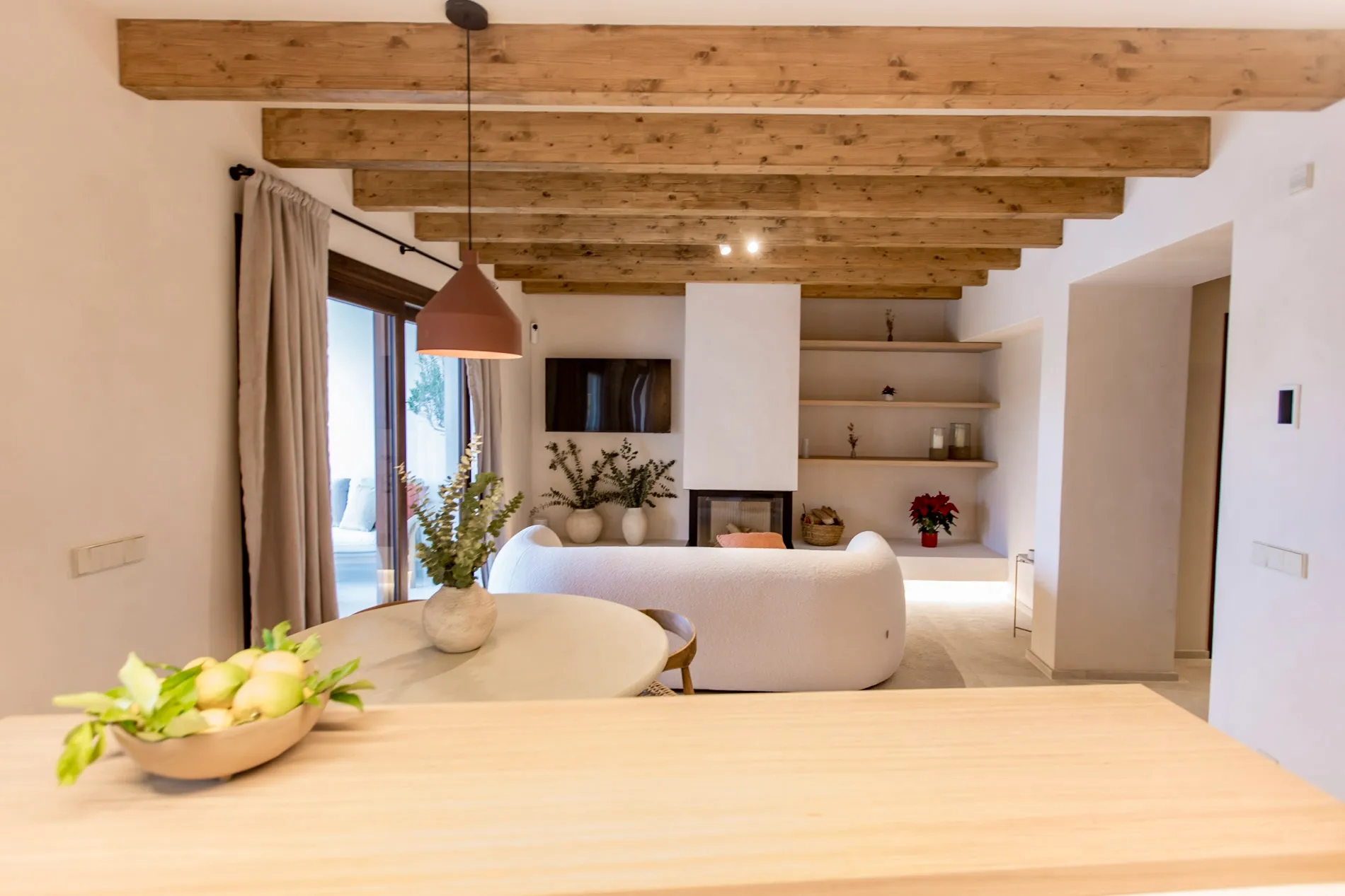 Gotowy do zamieszkania designerski dom z basenem i panoramicznym widokiem-2