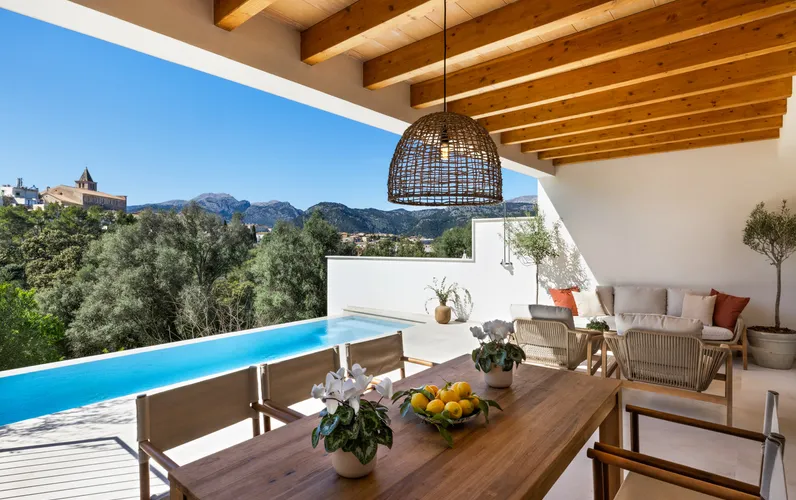 Casa de poble llista per entrar a viure amb piscina i vistes panoràmiques