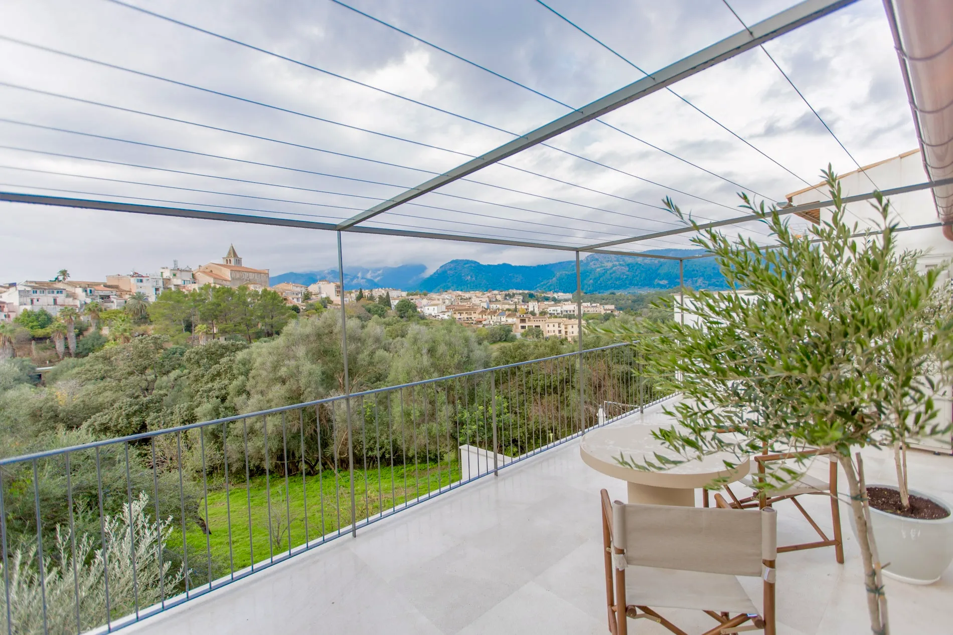 Ready-to-move-in designer townhouse with pool and panoramic views-17