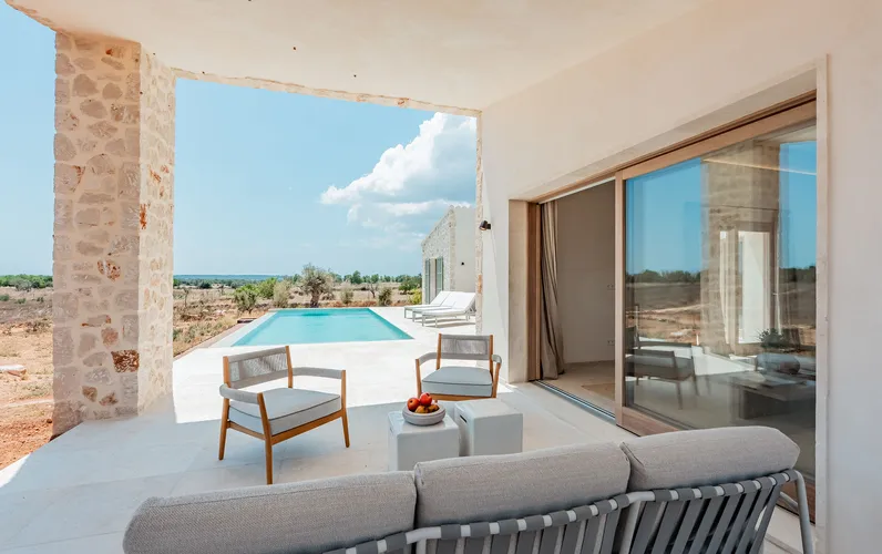 Smagfuld nybygget finca med fantastisk udsigt over landskabet nær Cas Concos