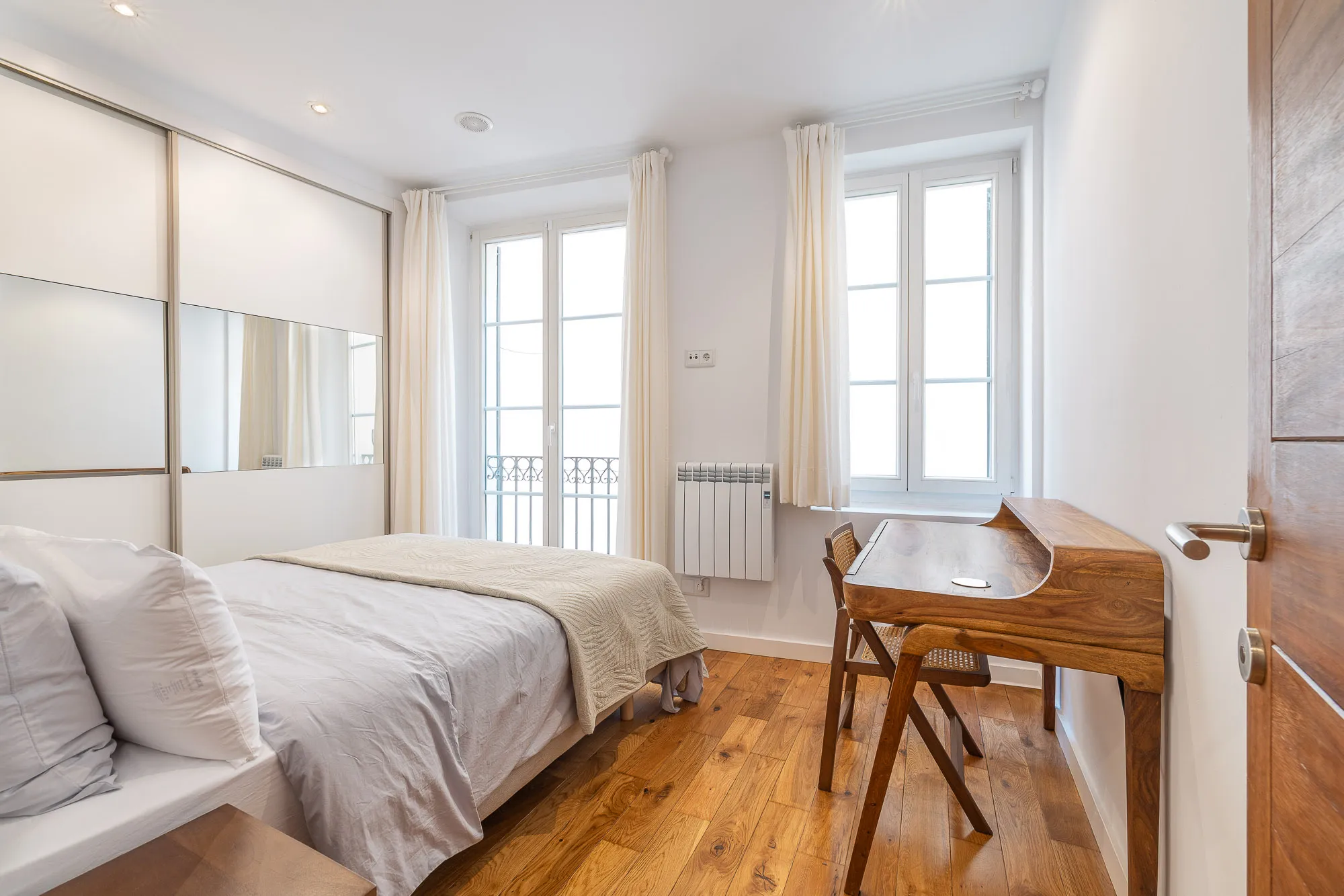 Short-term rental until May 26: Bright and cozy apartment with elevator and balconies near Cort-6