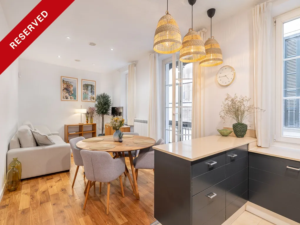 Short-term rental until May 26: Bright and cozy apartment with elevator and balconies near Cort-1