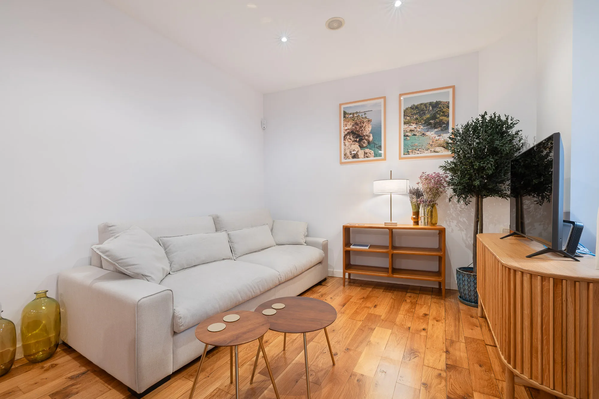 Short-term rental until May 26: Bright and cozy apartment with elevator and balconies near Cort-4