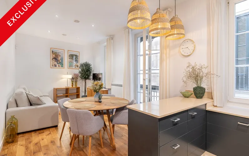 Korttidsleje fra 25. november til 26. maj: Lys og hyggelig lejlighed med elevator og altaner i nærheden af Cort