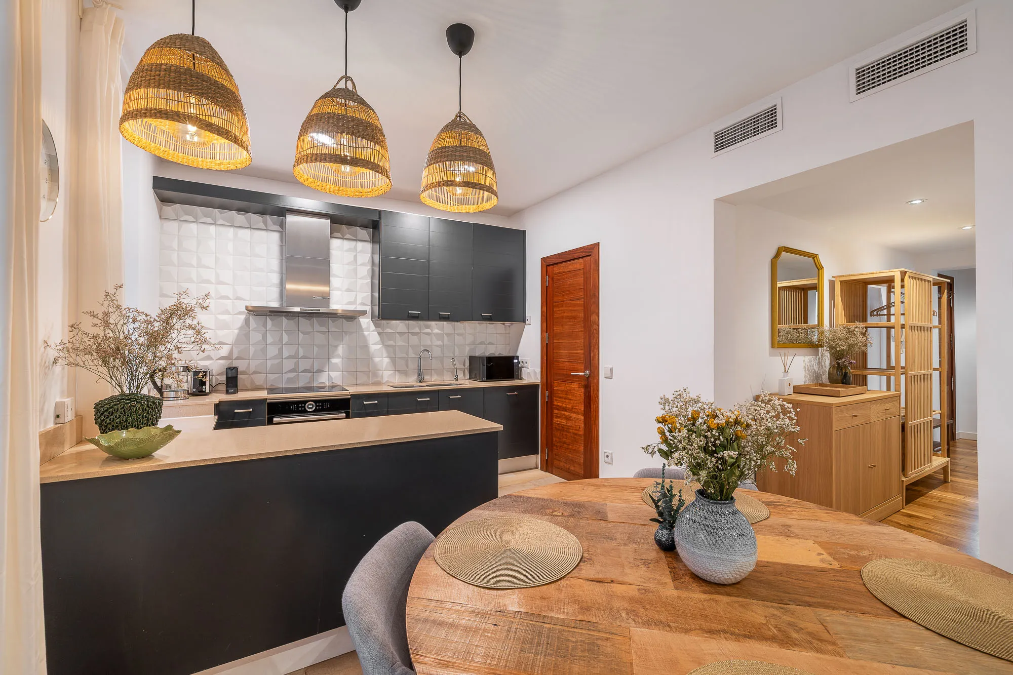 Short-term rental until May 26: Bright and cozy apartment with elevator and balconies near Cort-5