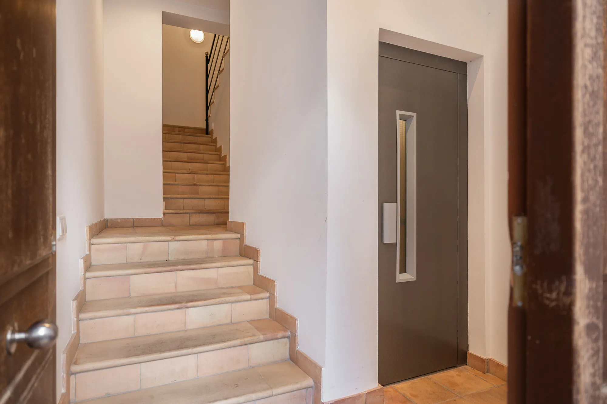 Short-term rental until May 26: Bright and cozy apartment with elevator and balconies near Cort-9