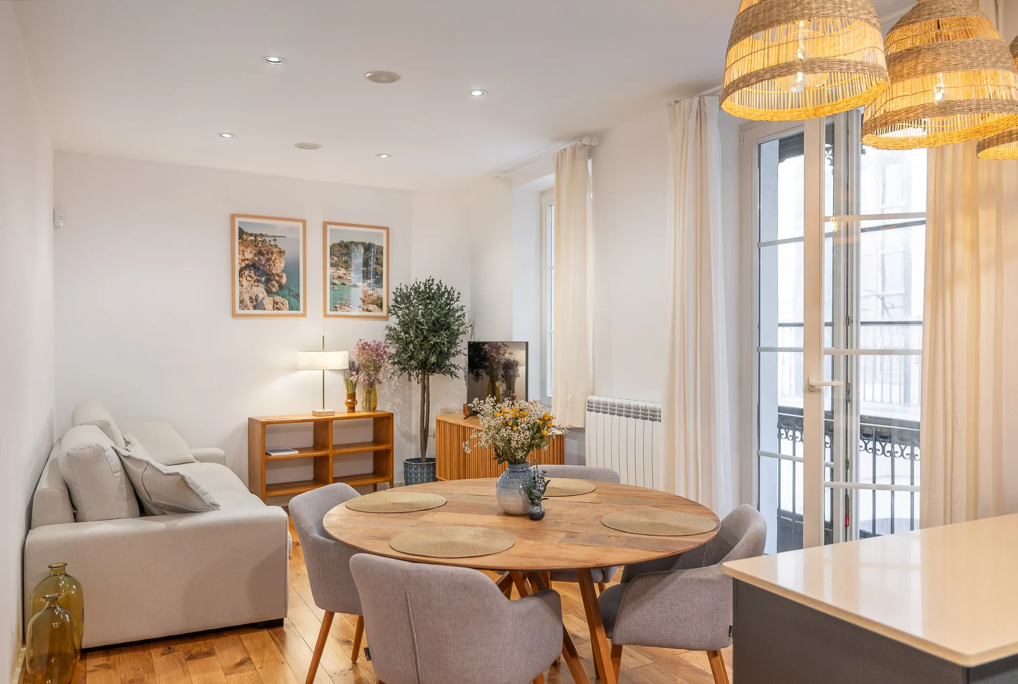 Short-term rental until May 26: Bright and cozy apartment with elevator and balconies near Cort-2