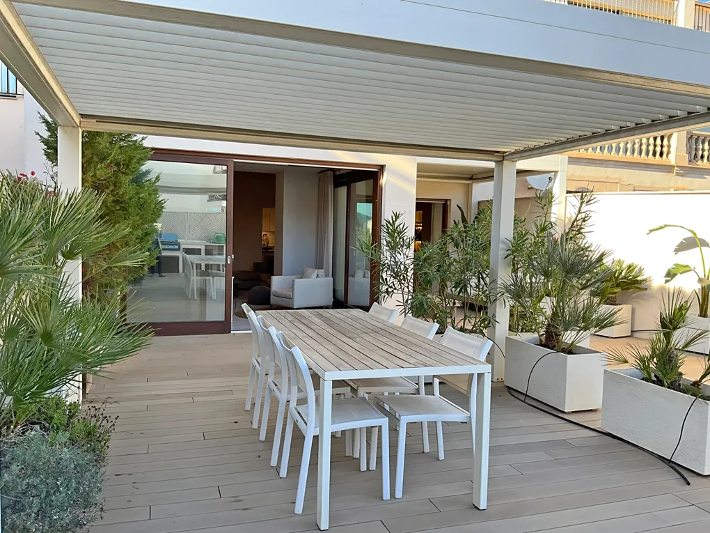 Lejlighed af høj kvalitet med stor terrasse-3