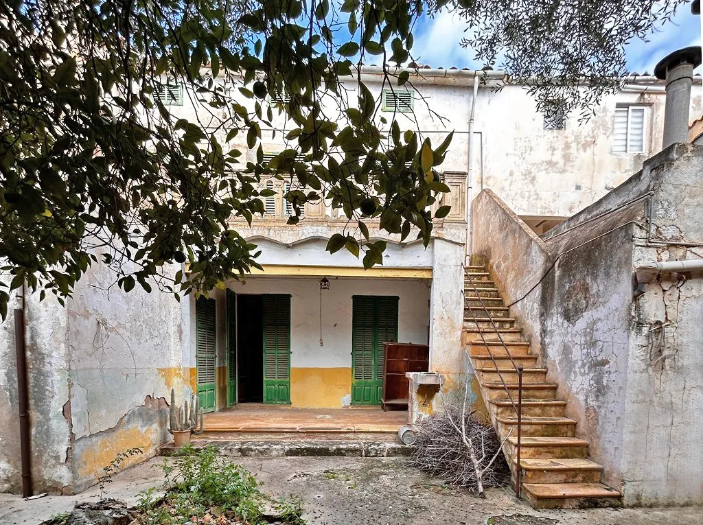 Te renoveren herenhuis in het hart van Llucmajor-3