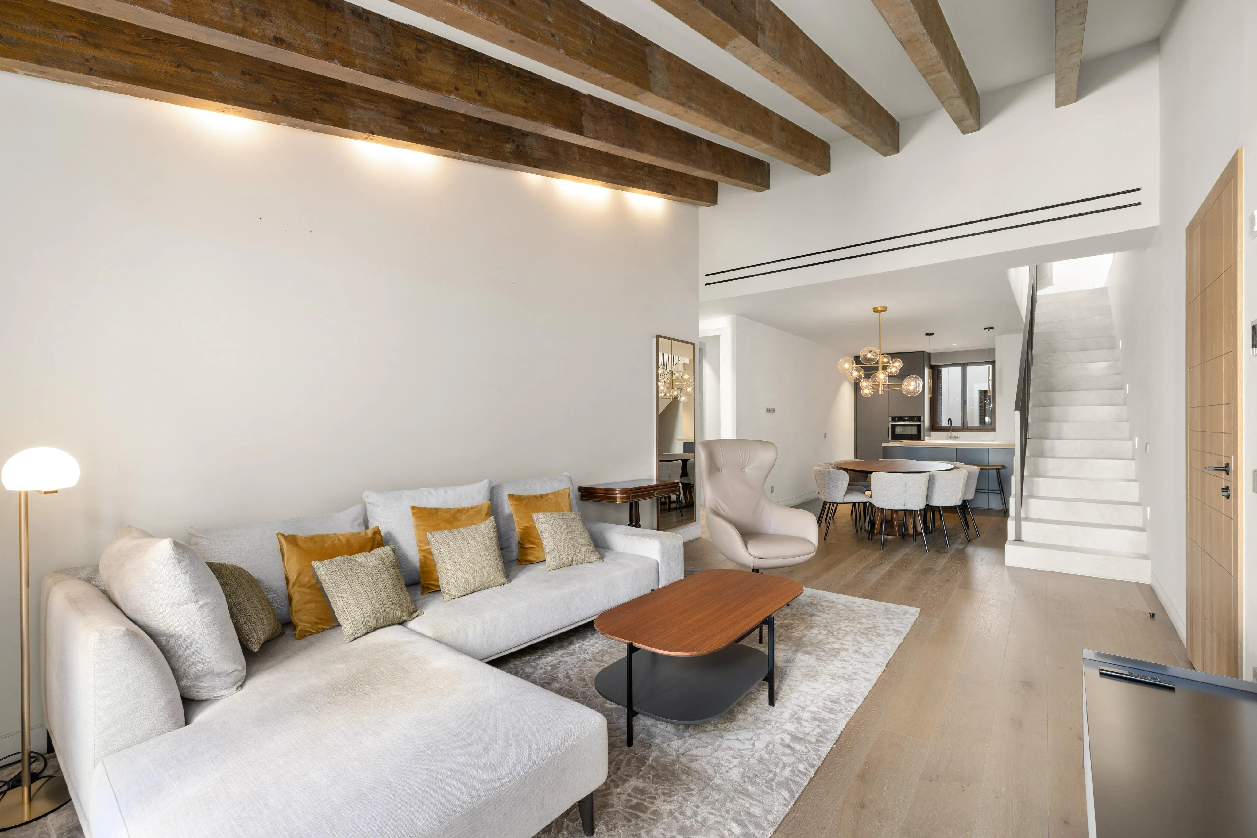 Apartament dúplex d'alt estanding en palau històric amb ascensor i terrassa a Sant Jaume-3