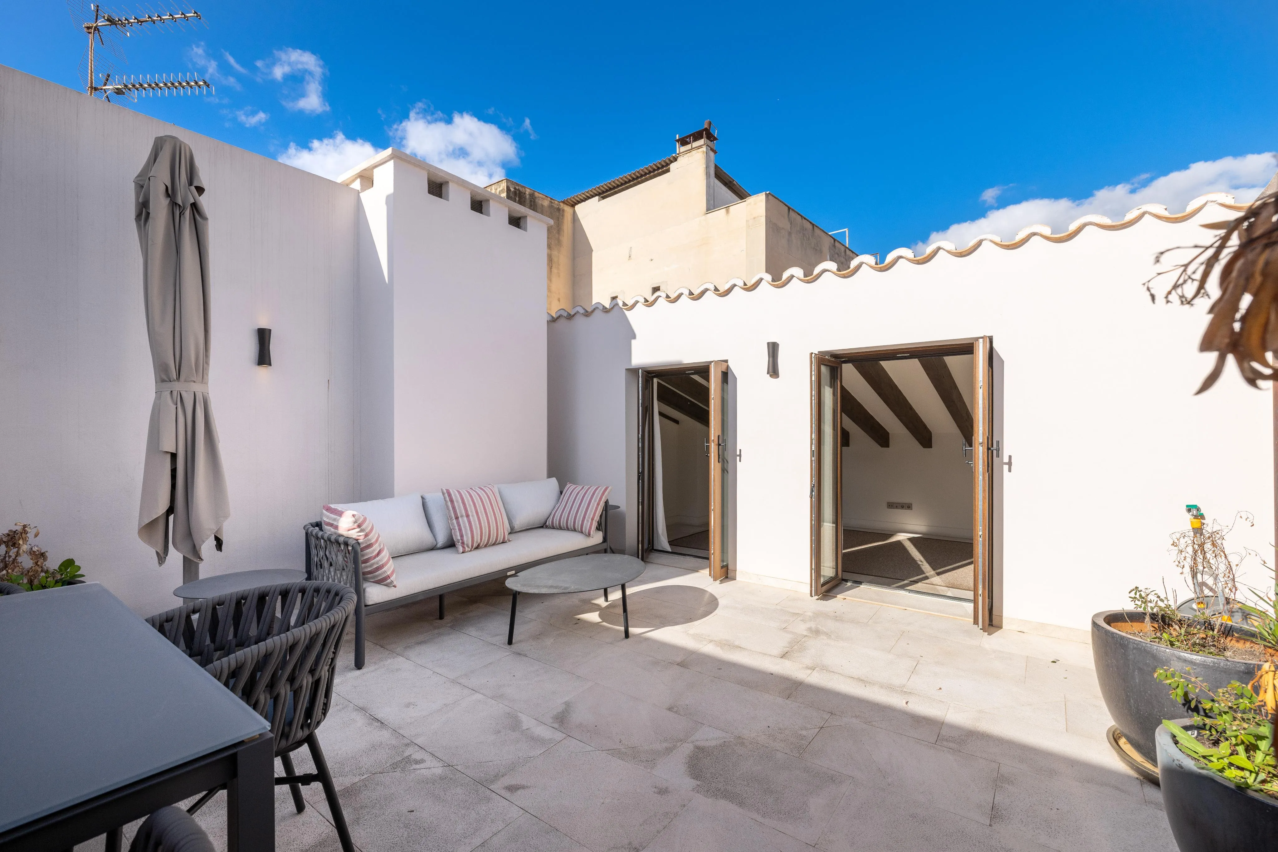 Apartament dúplex d'alt estanding en palau històric amb ascensor i terrassa a Sant Jaume-2