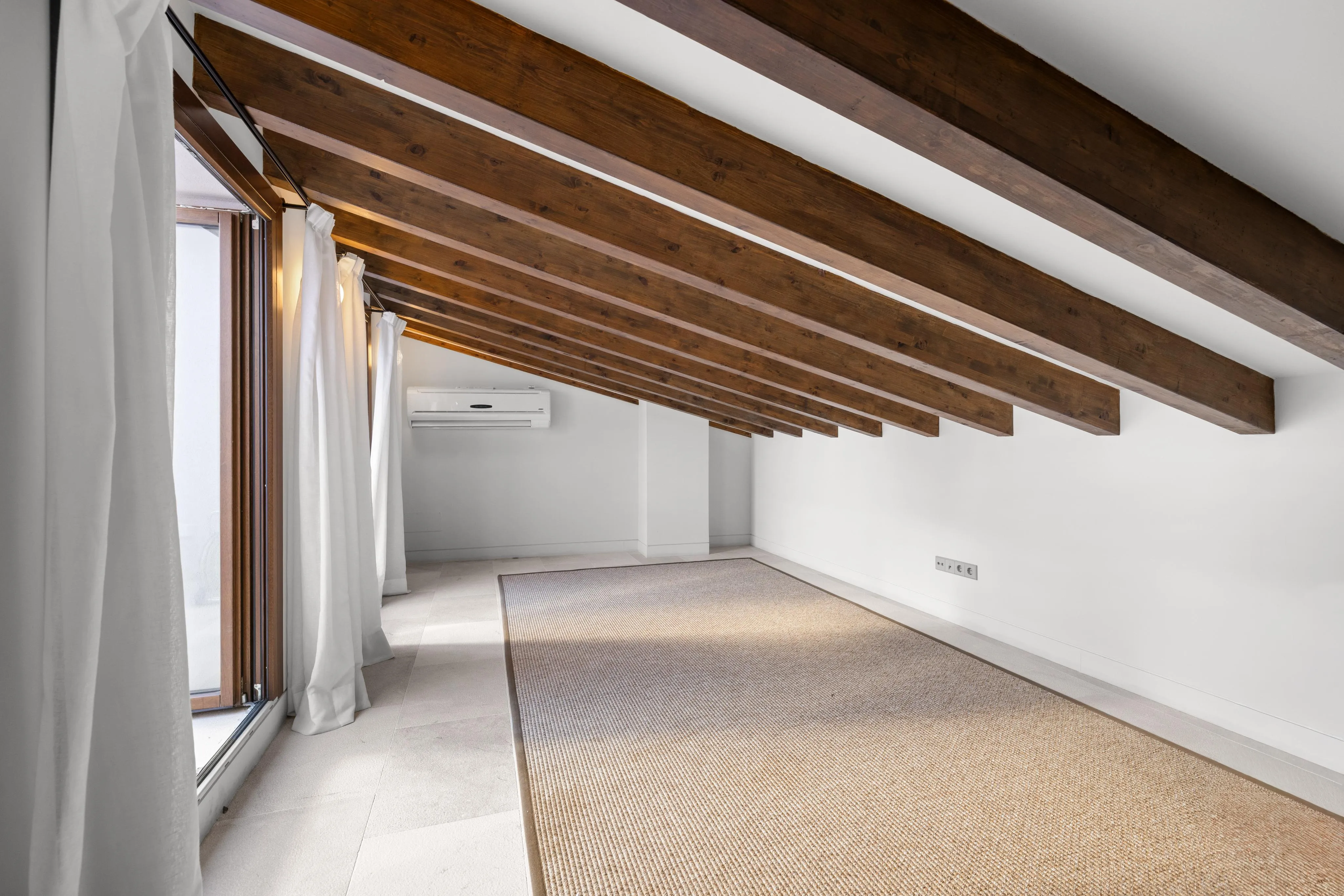 Apartament dúplex d'alt estanding en palau històric amb ascensor i terrassa a Sant Jaume-9