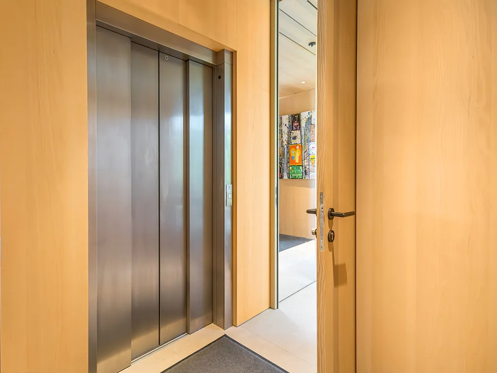 Ejendom med havudsigt og gæstelejlighed-17