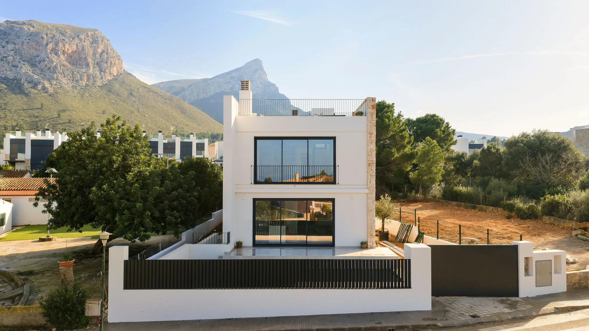Chalet de nueva construcción y de alta calidad con vistas al mar y a la montaña en Colònia de Sant Pere-1