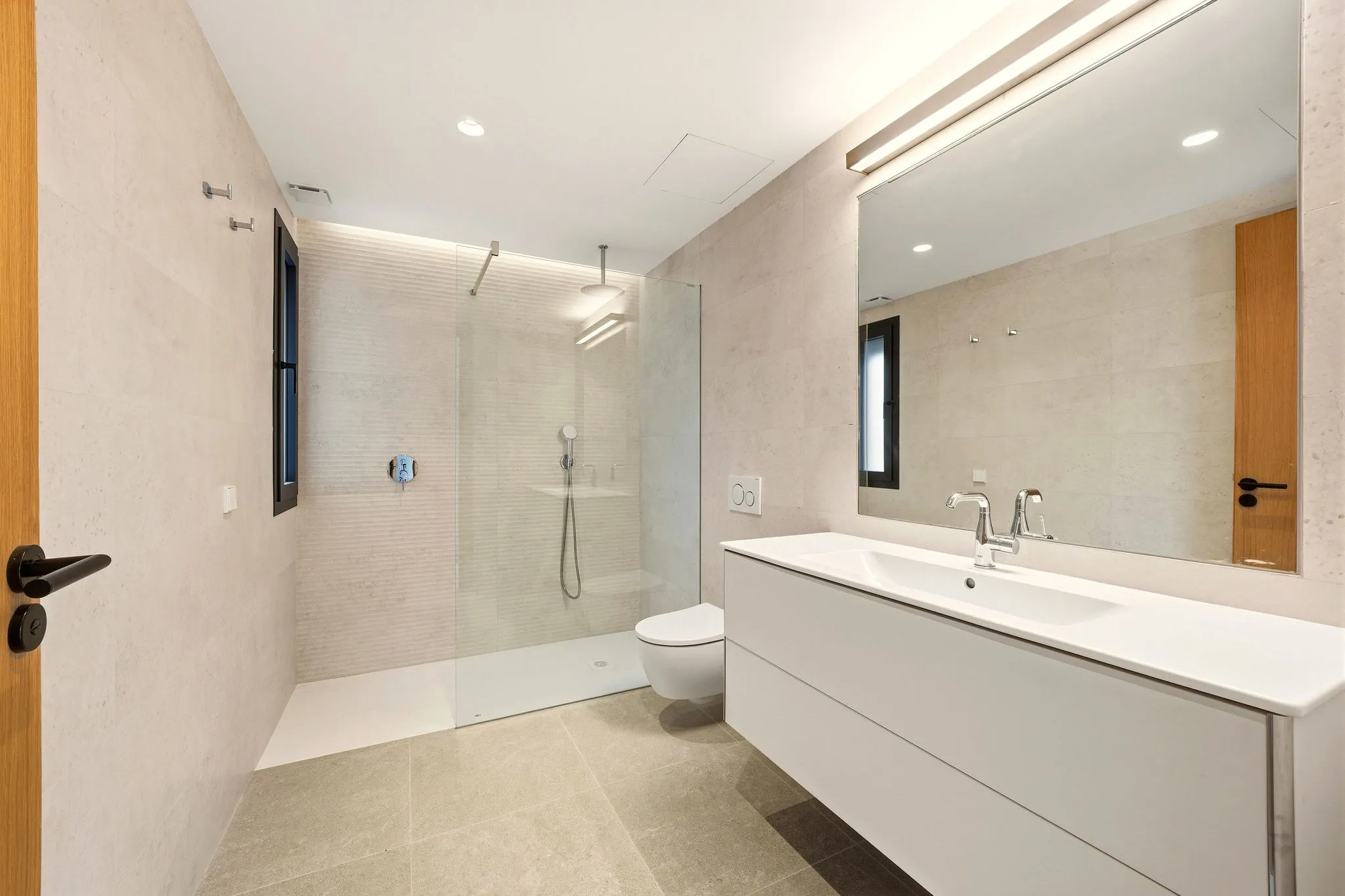 Nybyggd villa av hög kvalitet med havs- och bergsutsikt i Colònia de Sant Pere-11