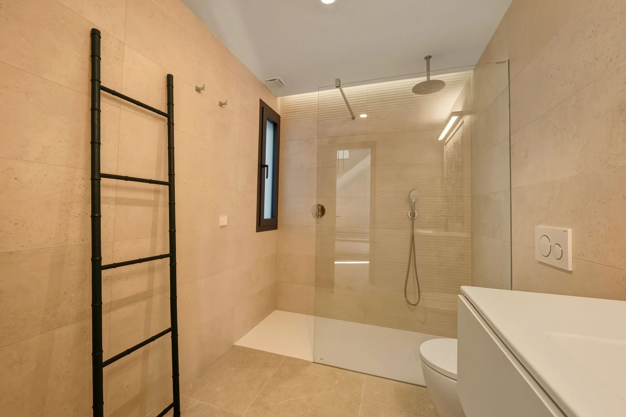 High-quality newly built villa with sea and mountain views in Colònia de Sant Pere-9