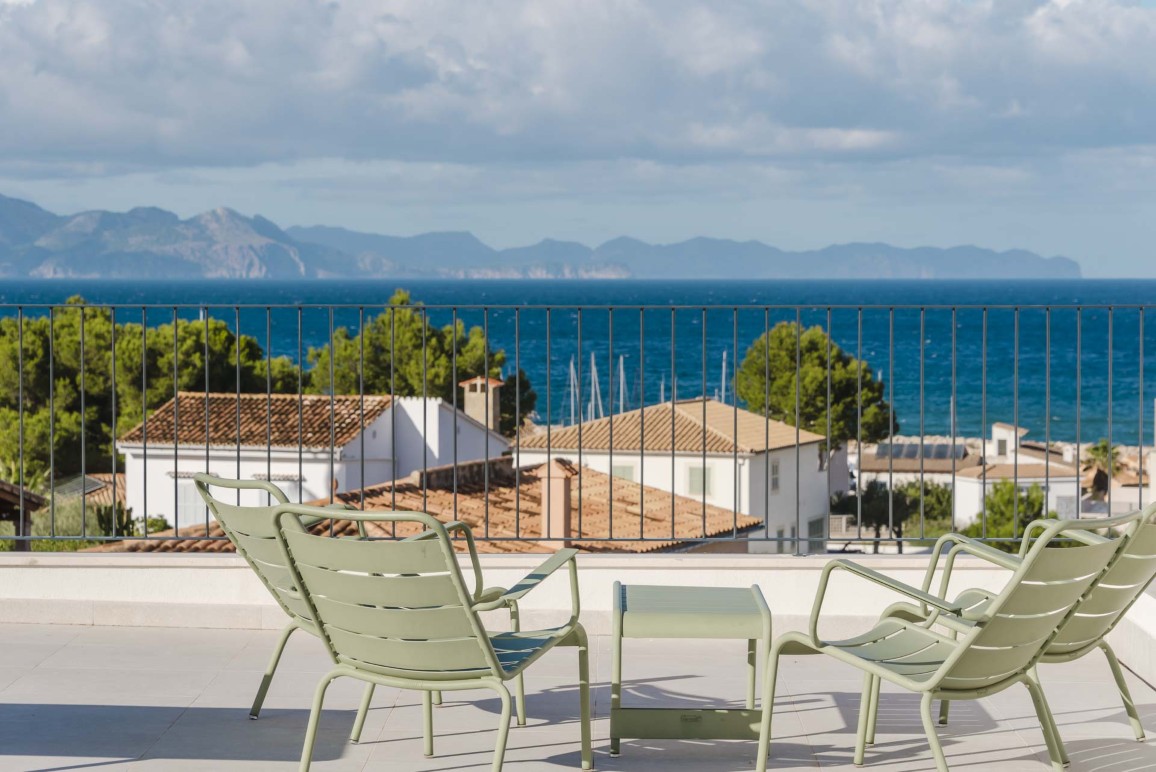 Vila moderna amb vistes al mar i una espectacular terrassa a la coberta a Colònia de Sant Pere-3