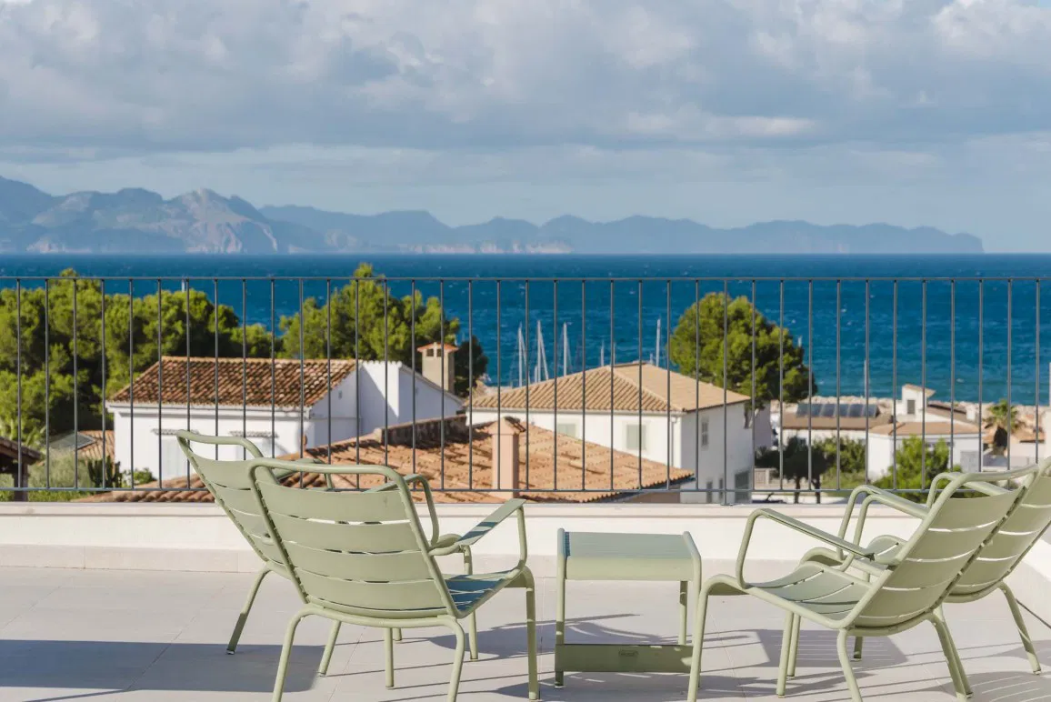 Vila moderna amb vistes al mar i una espectacular terrassa a la coberta a Colònia de Sant Pere-3