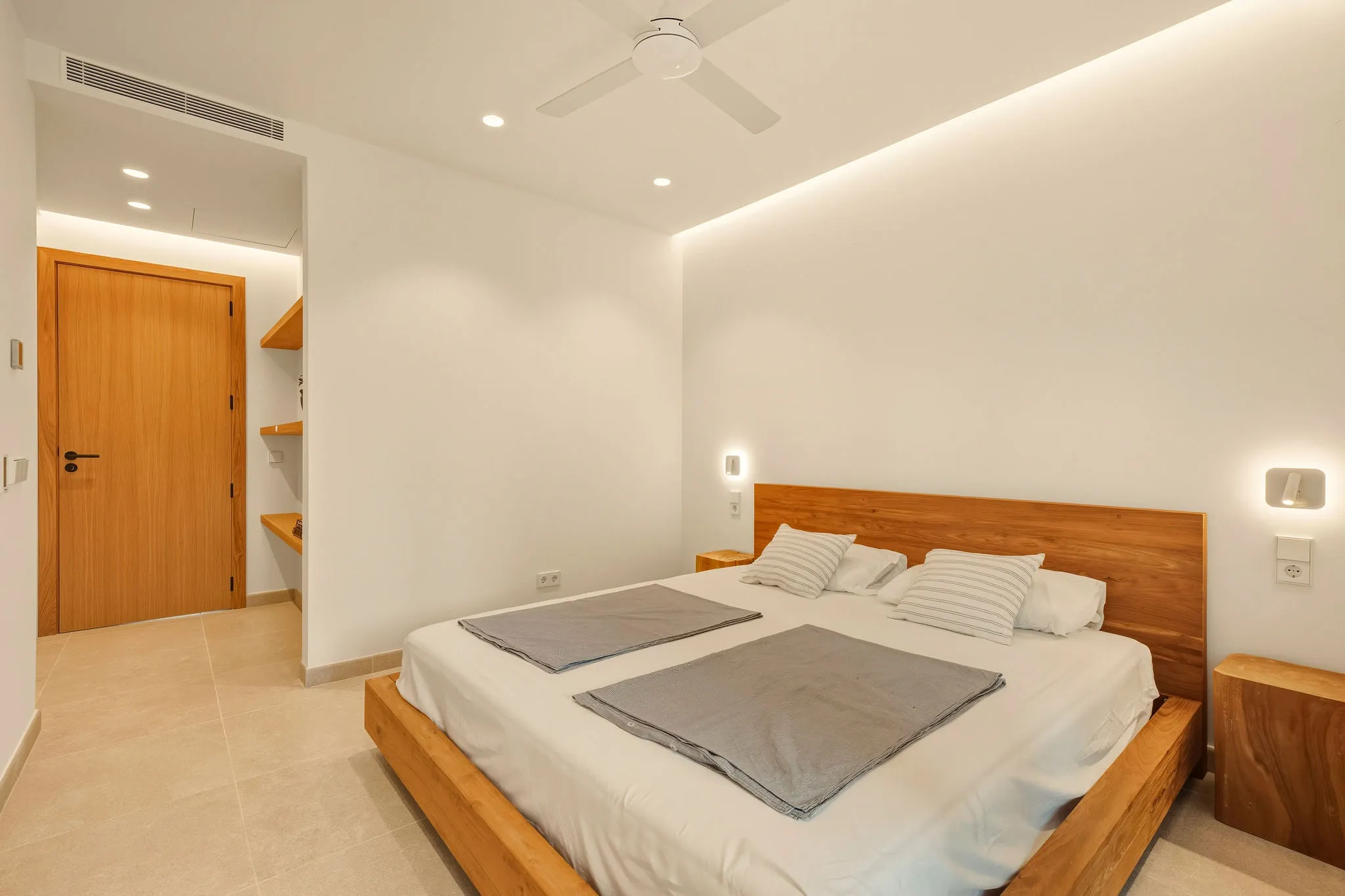 High-quality newly built villa with sea and mountain views in Colònia de Sant Pere-8