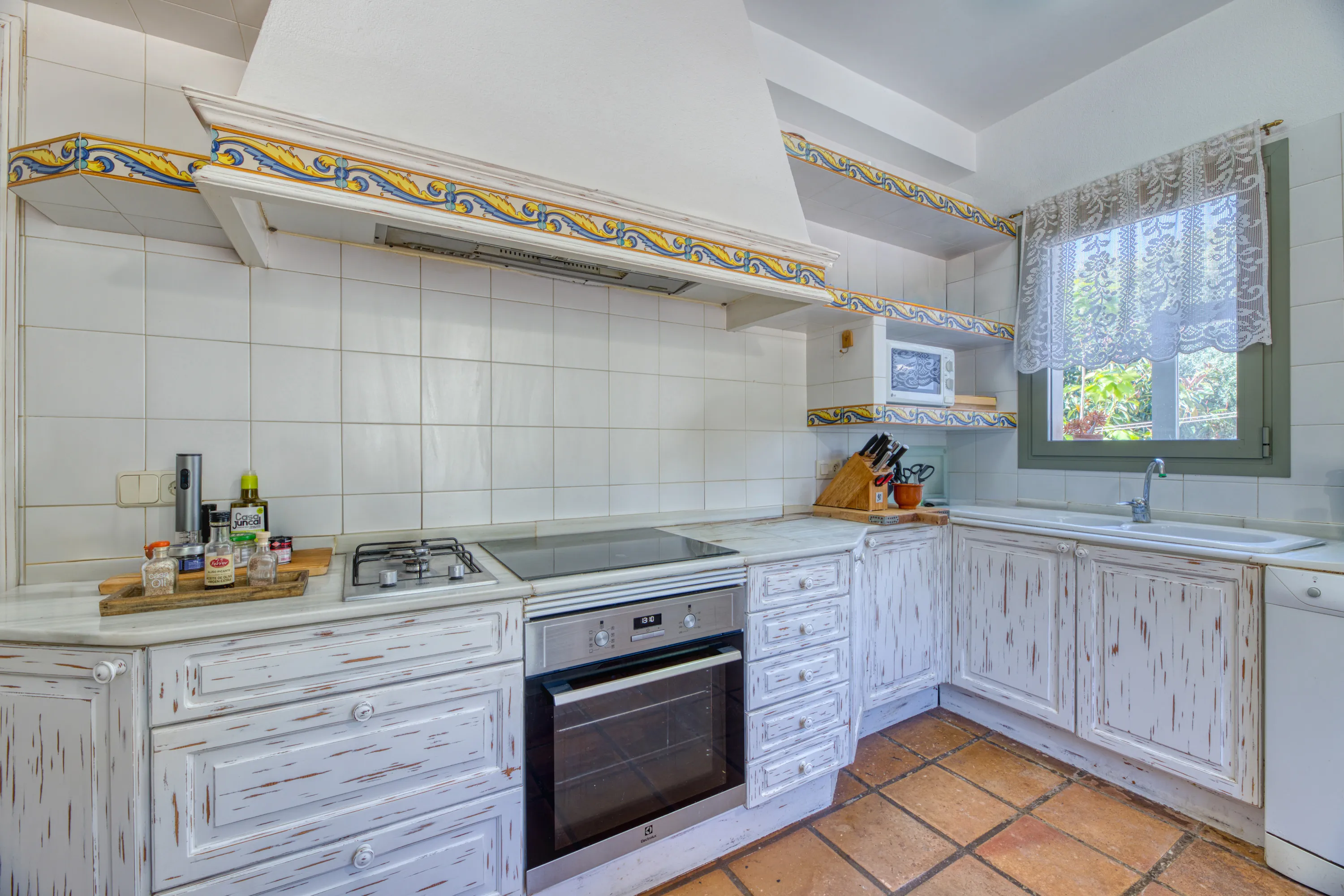 Idílica villa con piscina y vistas panorámicas-5