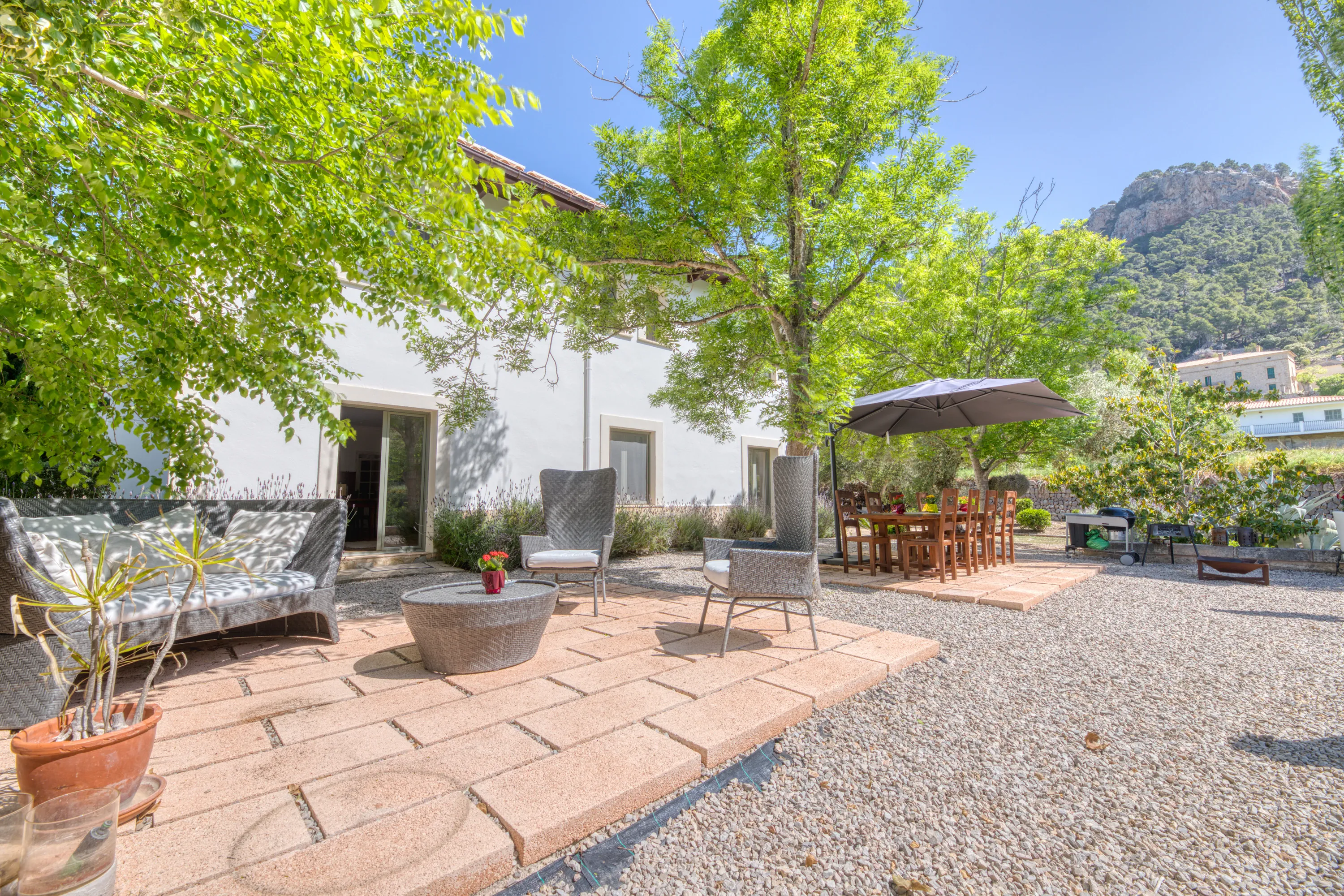 Idílica villa con piscina y vistas panorámicas-11