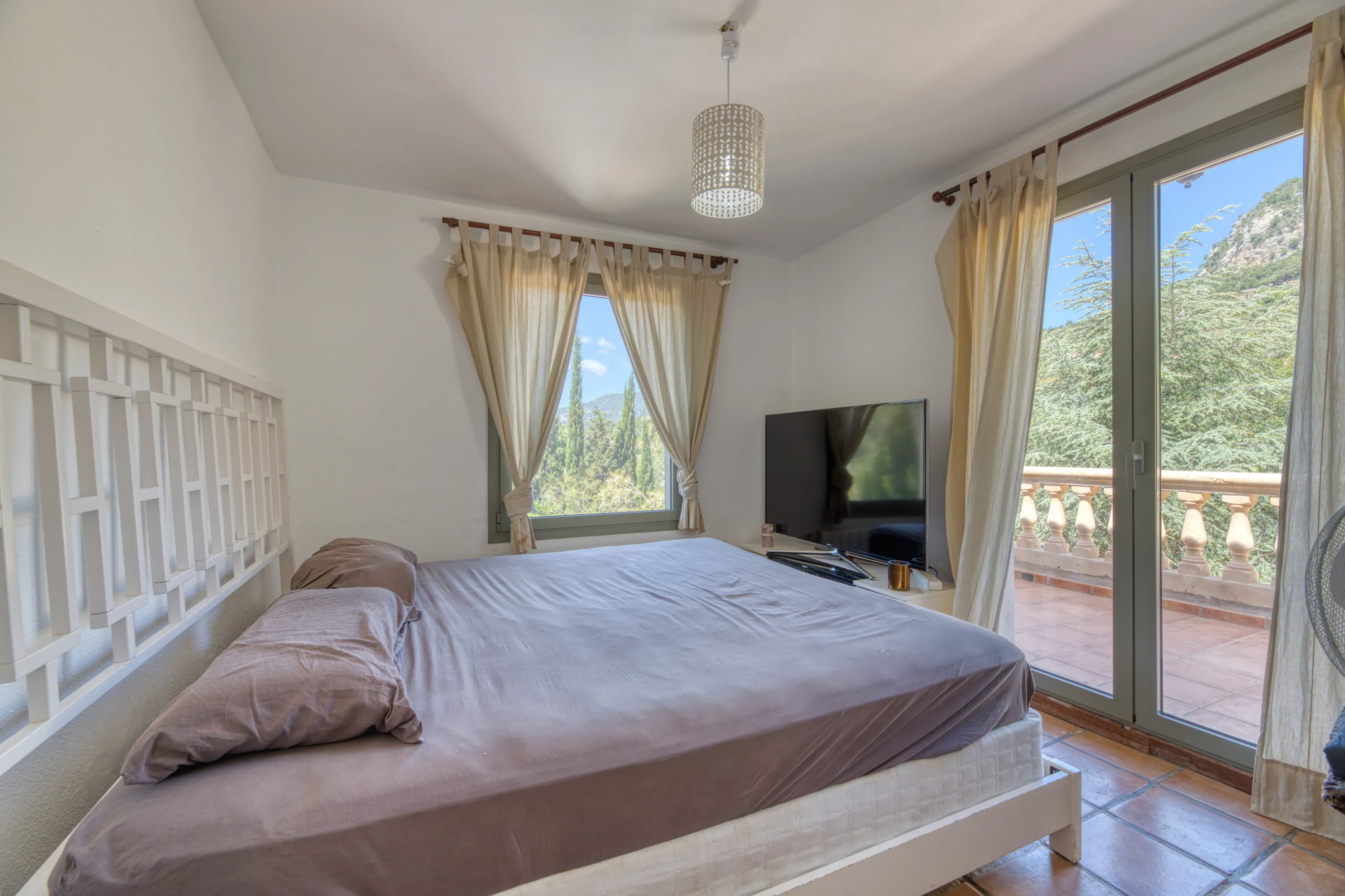 Idílica villa con piscina y vistas panorámicas-9