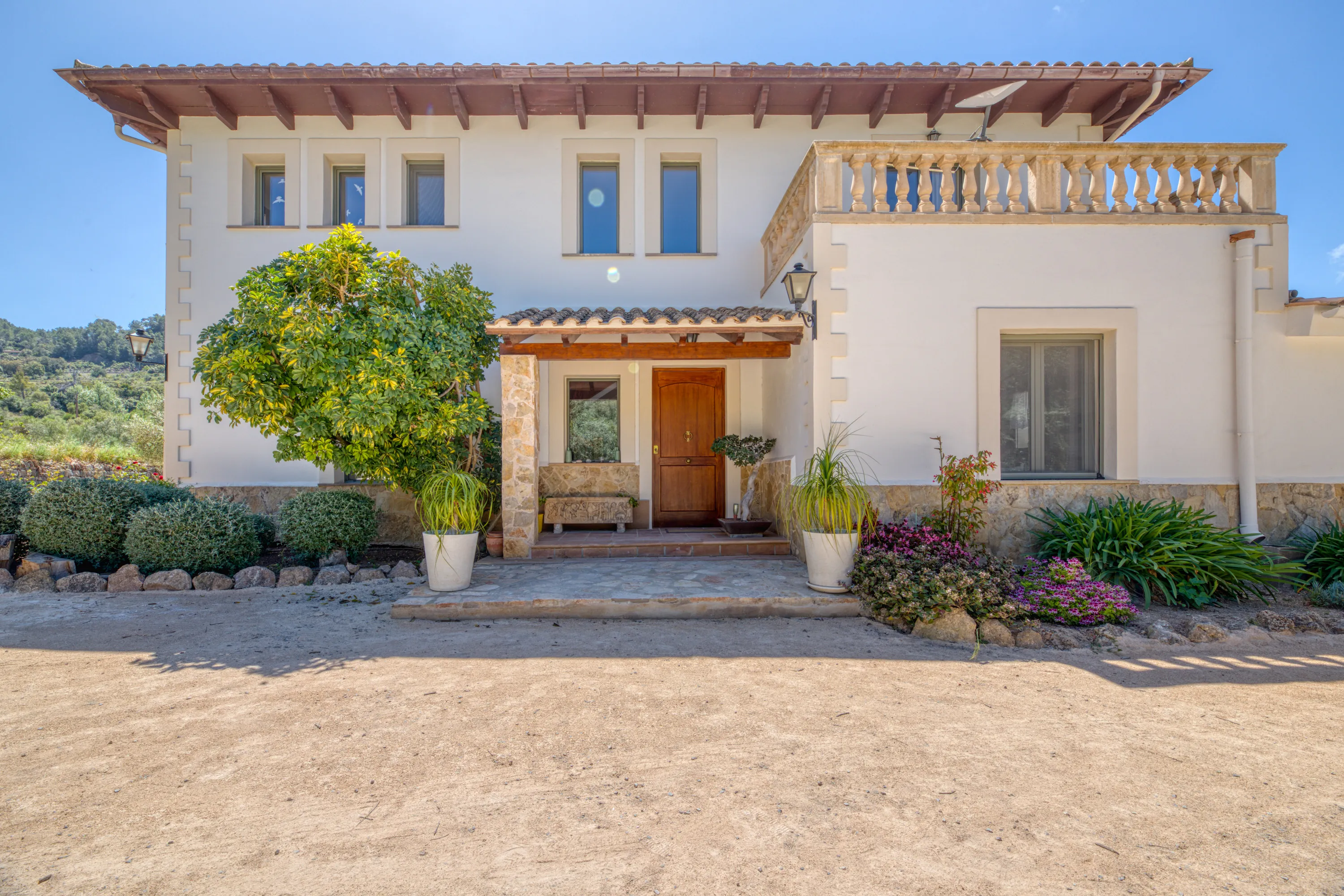 Idyllic villa with pool and panoramic views-1